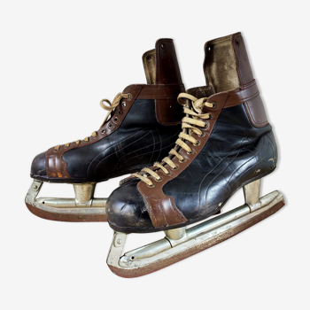 Paire de patins à glace rétro