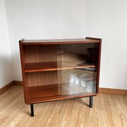 Meuble vitrine moderniste