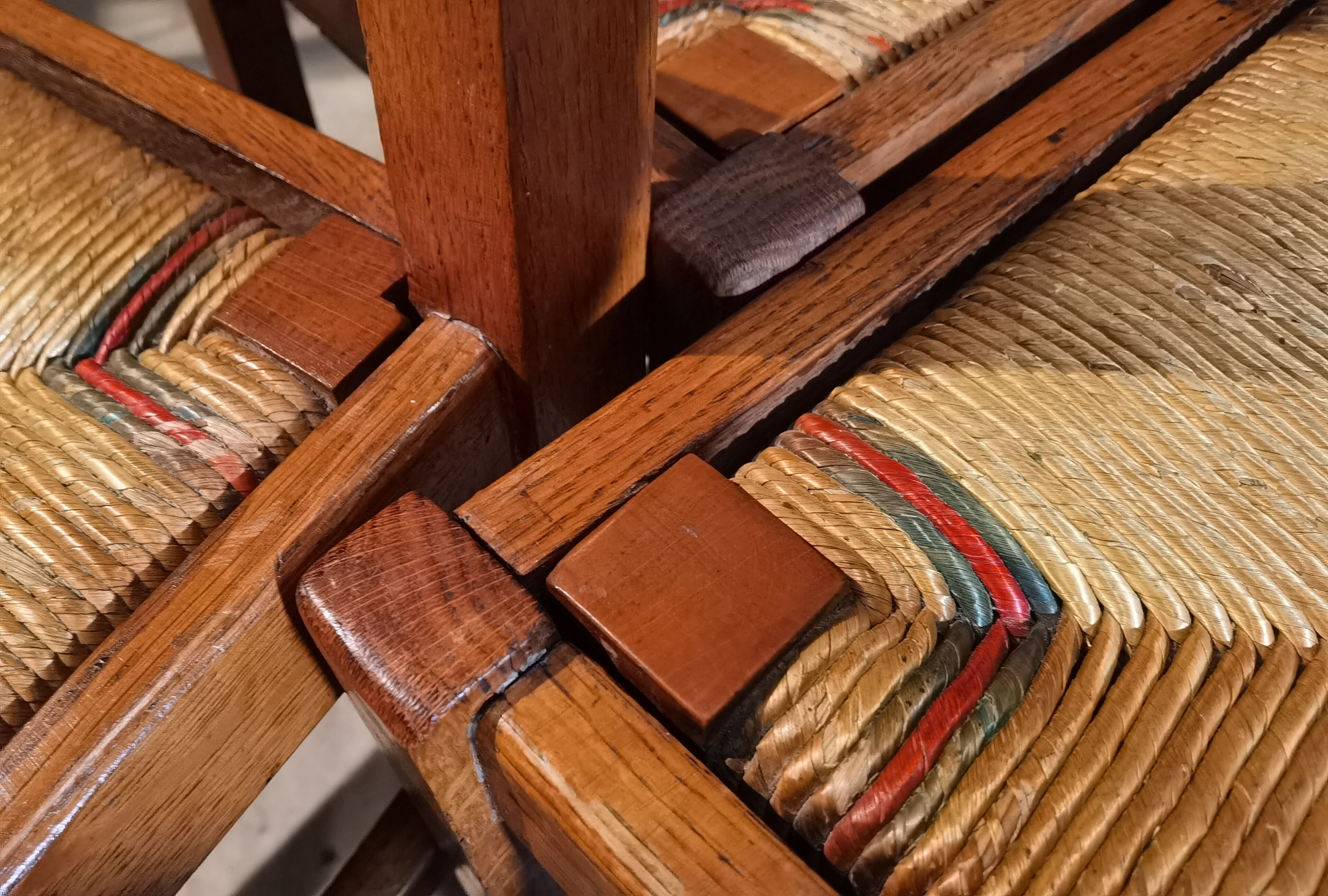 Lot de 8 chaises Reconstruction 1950 Chêne et paille