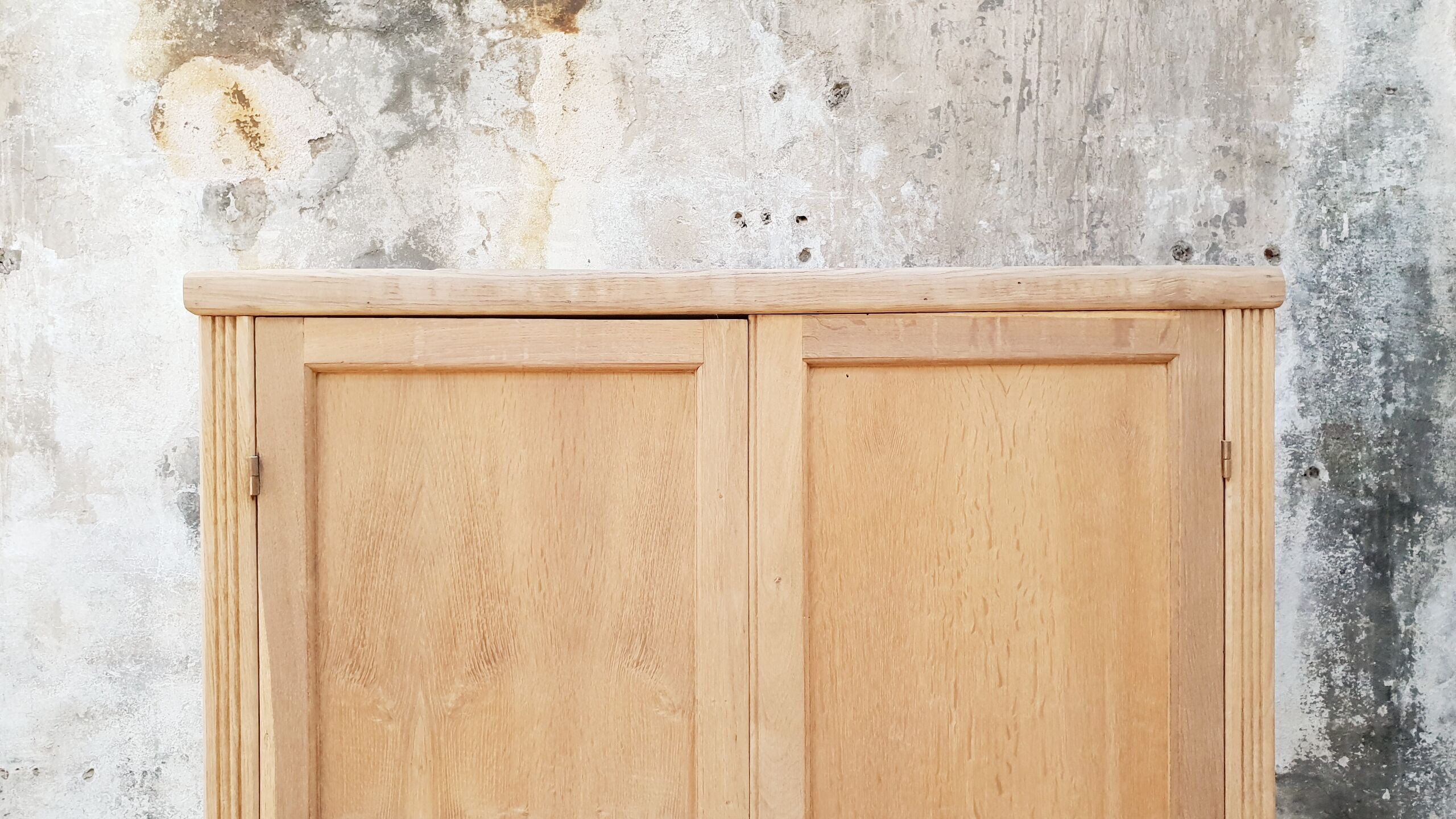 Armoire vintage