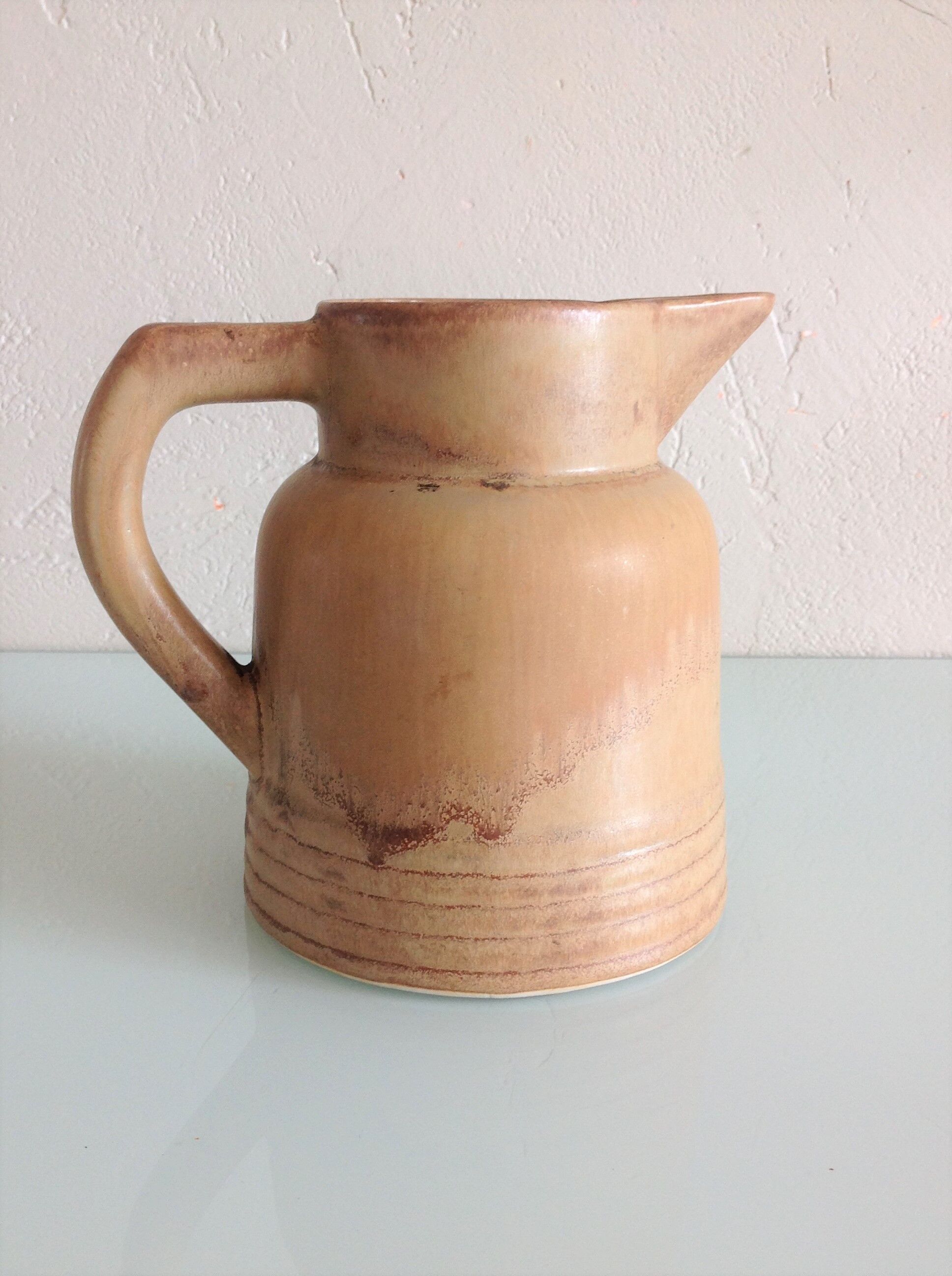Pichet en grés beige vintage années 60-70
