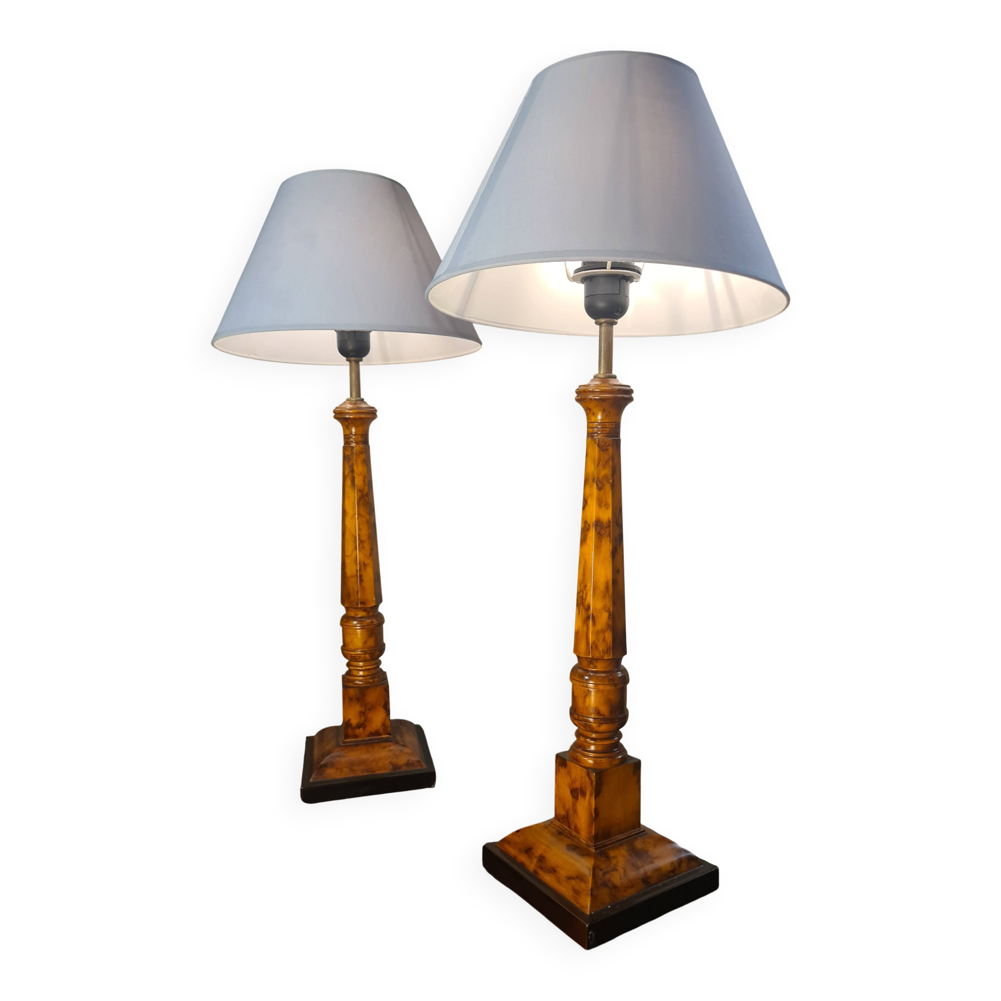 Pair of lamps in Bakelite wood style, 68x30, new lampshade, electrical working, very elegant.