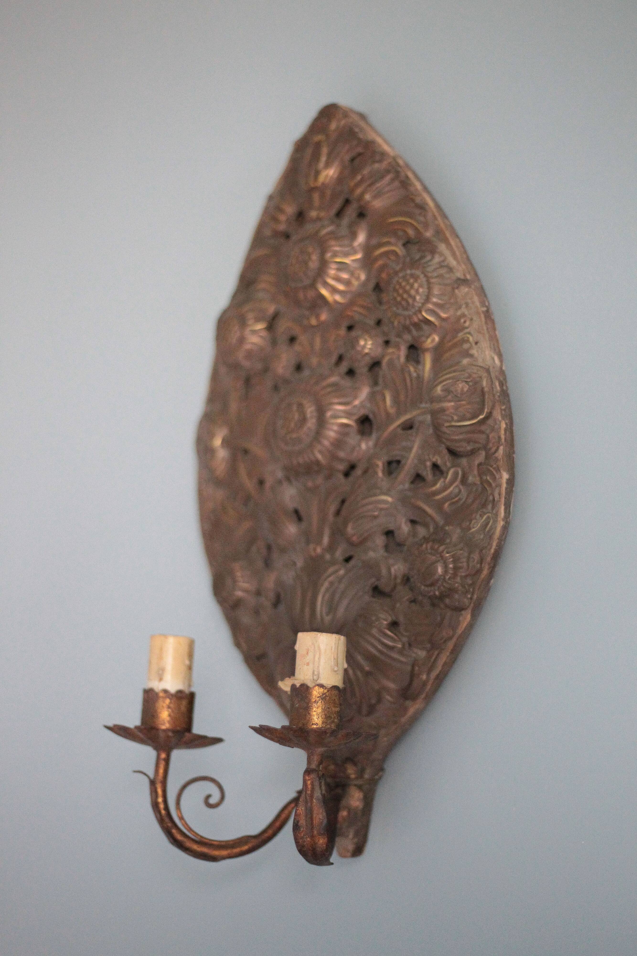 Pair of wall sconces in embossed brass with floral patterns, wall lamp, sconce.