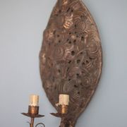 Paire d'appliques laiton repoussé motifs florales, lampe murale, applique
