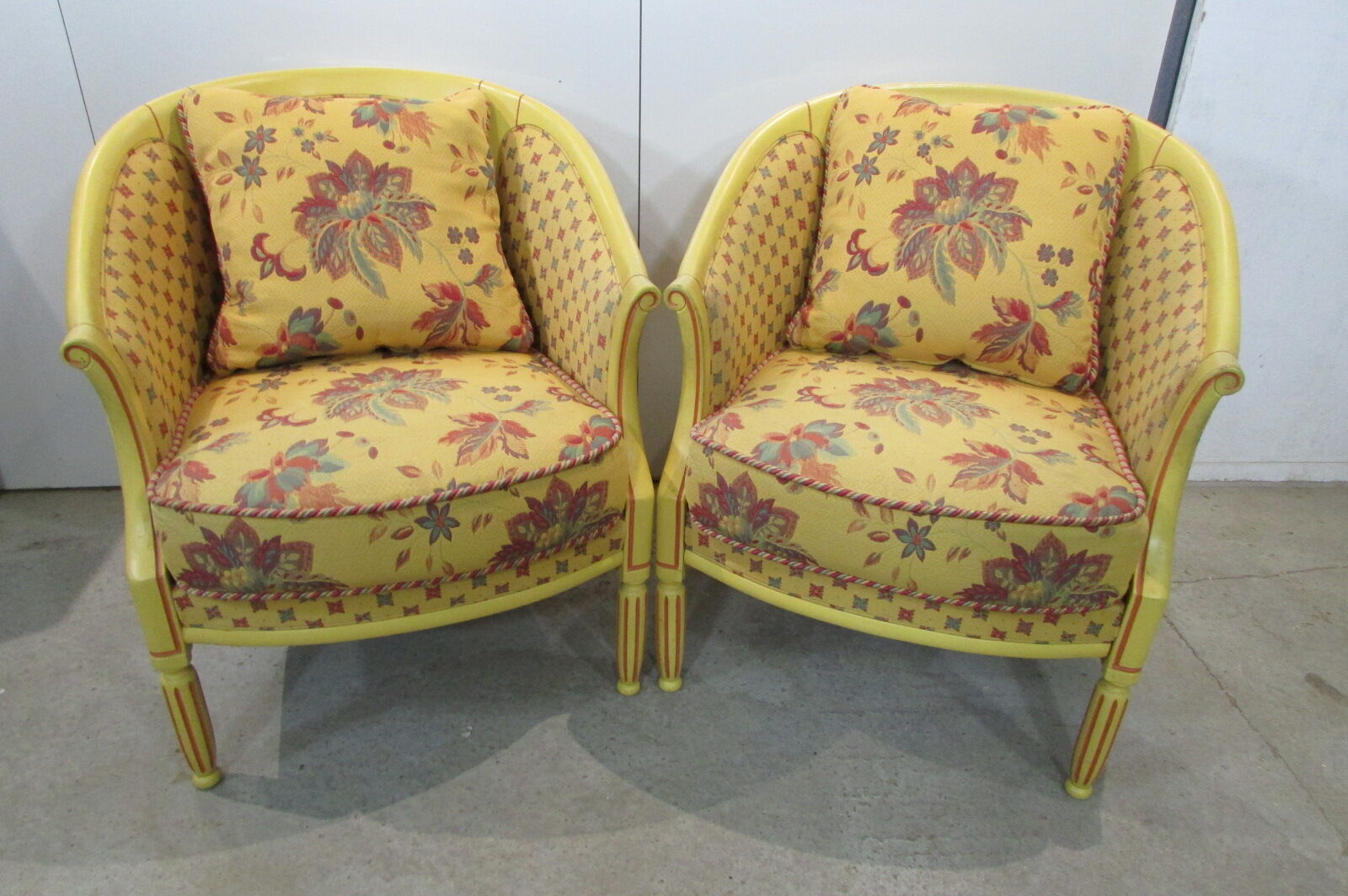 Paire de fauteuils bergères, chauffeuses, forme corbeille