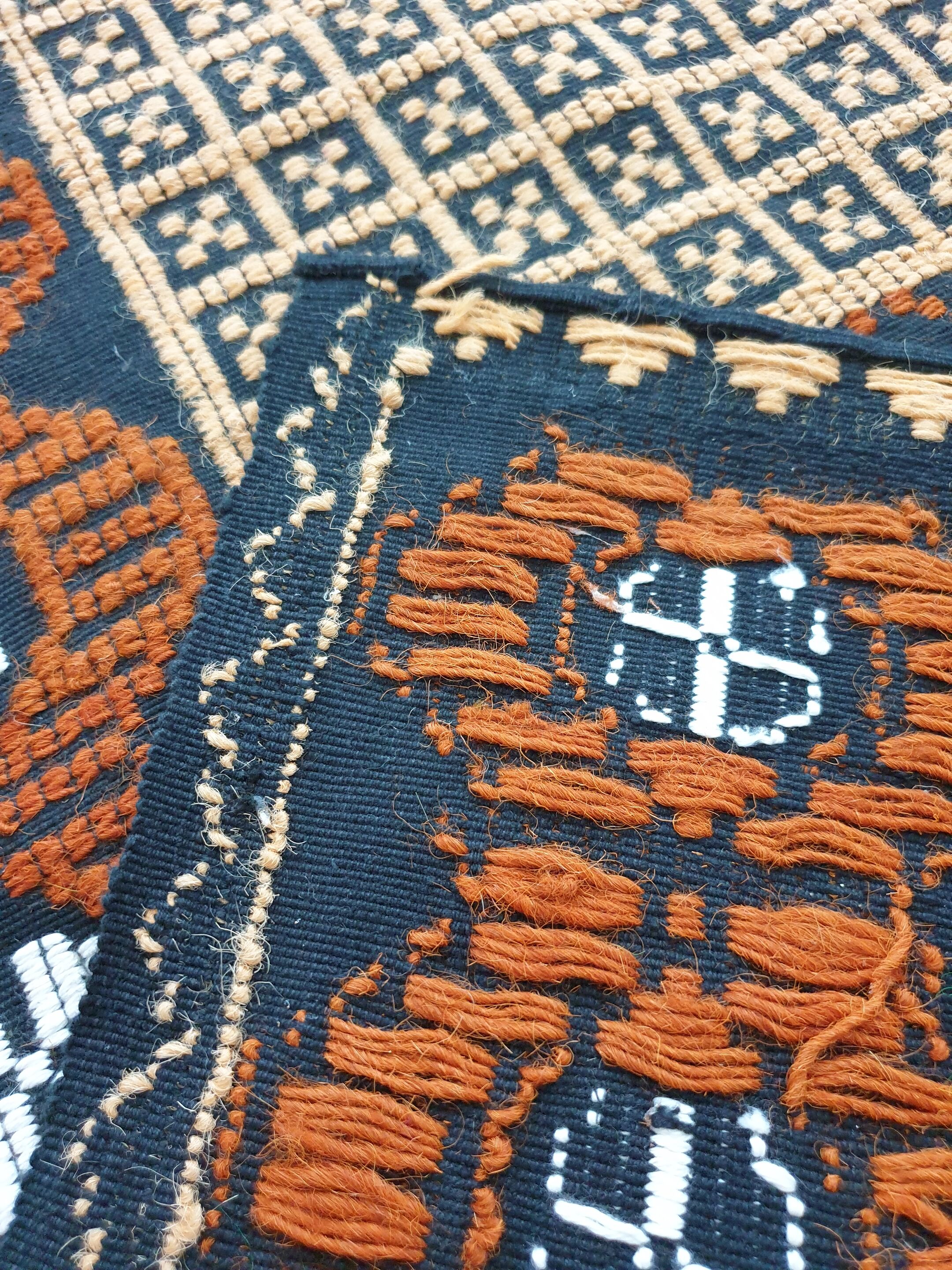 Brown wool rug with colorful boho flowers 142x196cm