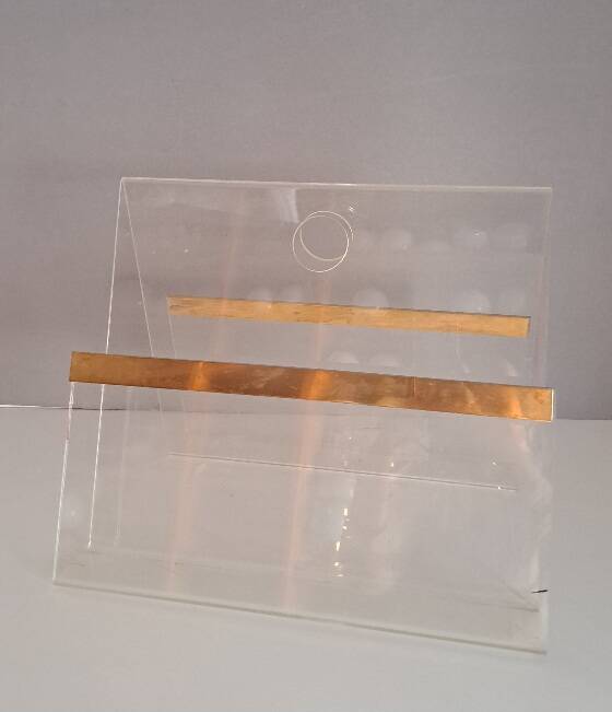 Porte-revues en plexiglas