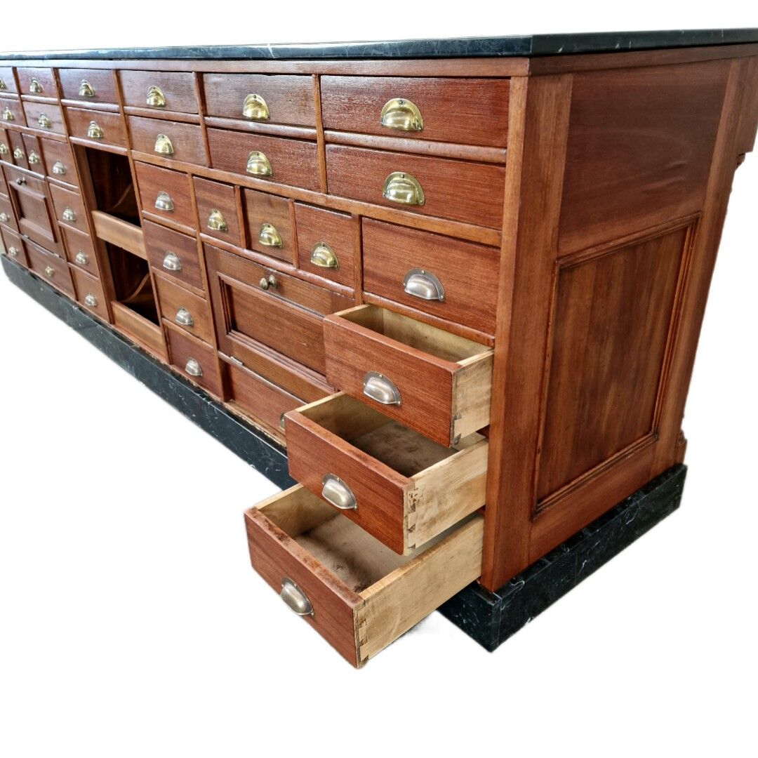 Grand comptoir d’apothicaire Art déco antique en acajou et comptoir de pharmacie en marbre noir, 1909