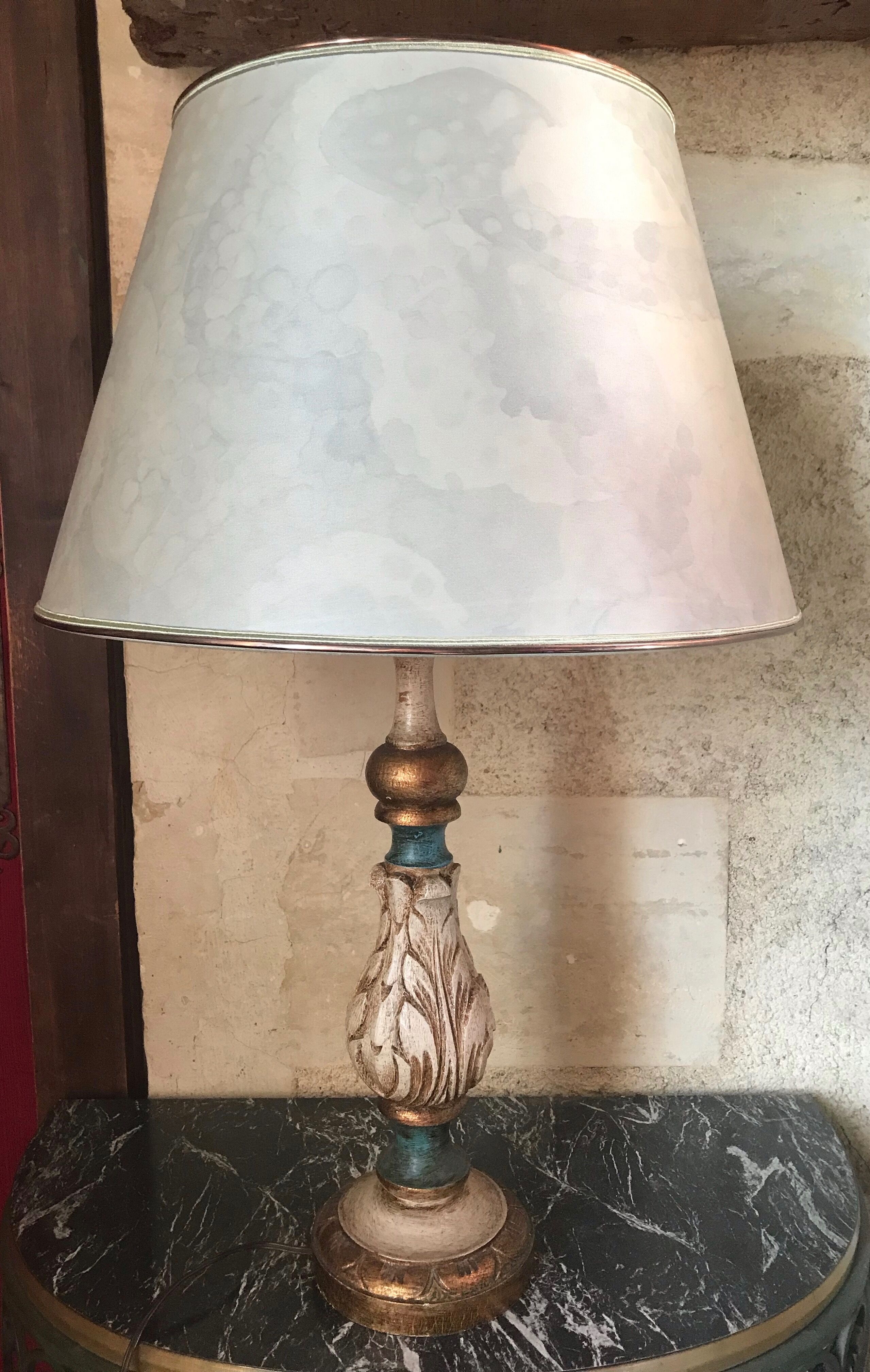 Venetian lamp in gilded wood