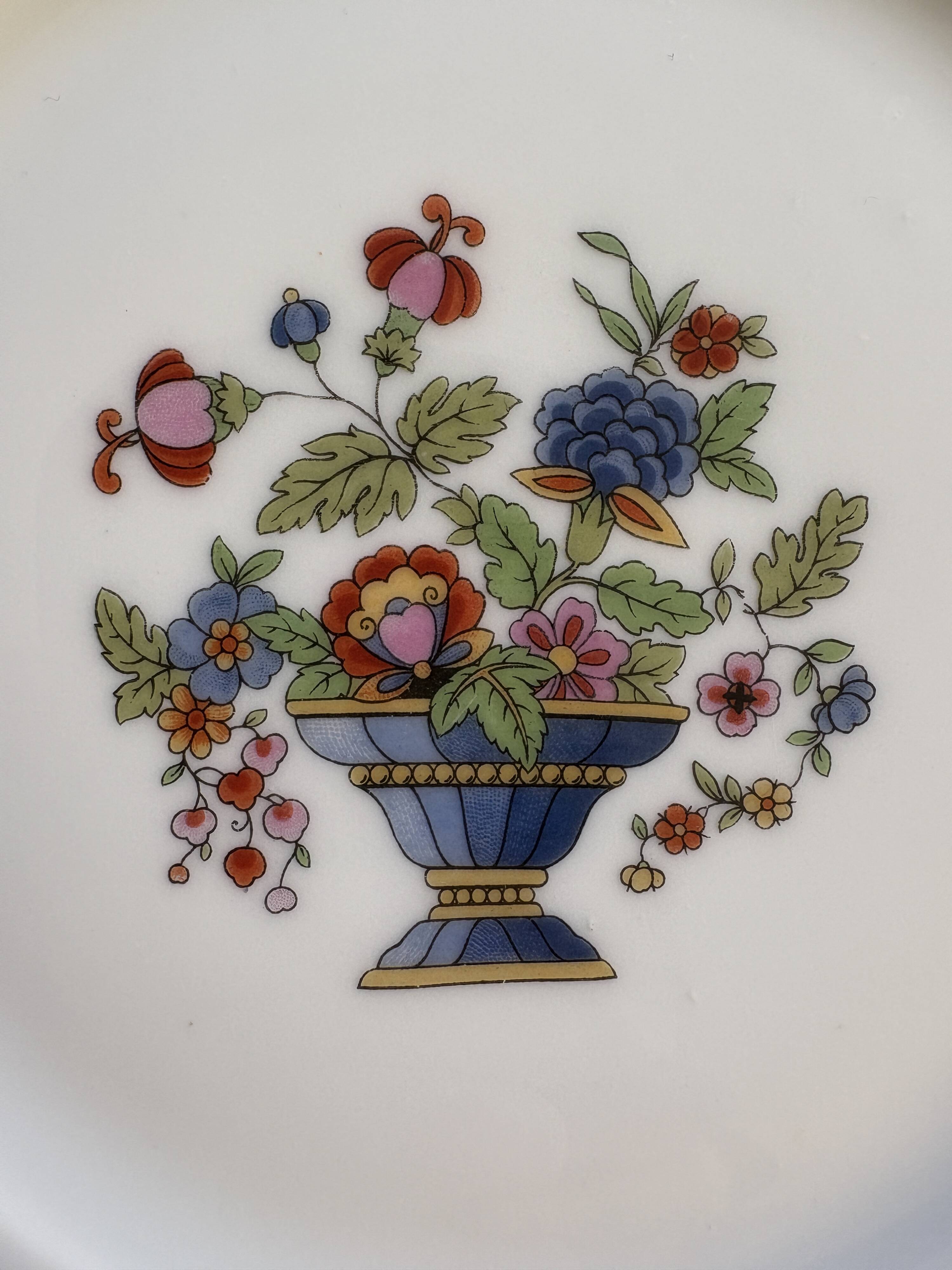 8 Anciennes assiettes à dessert