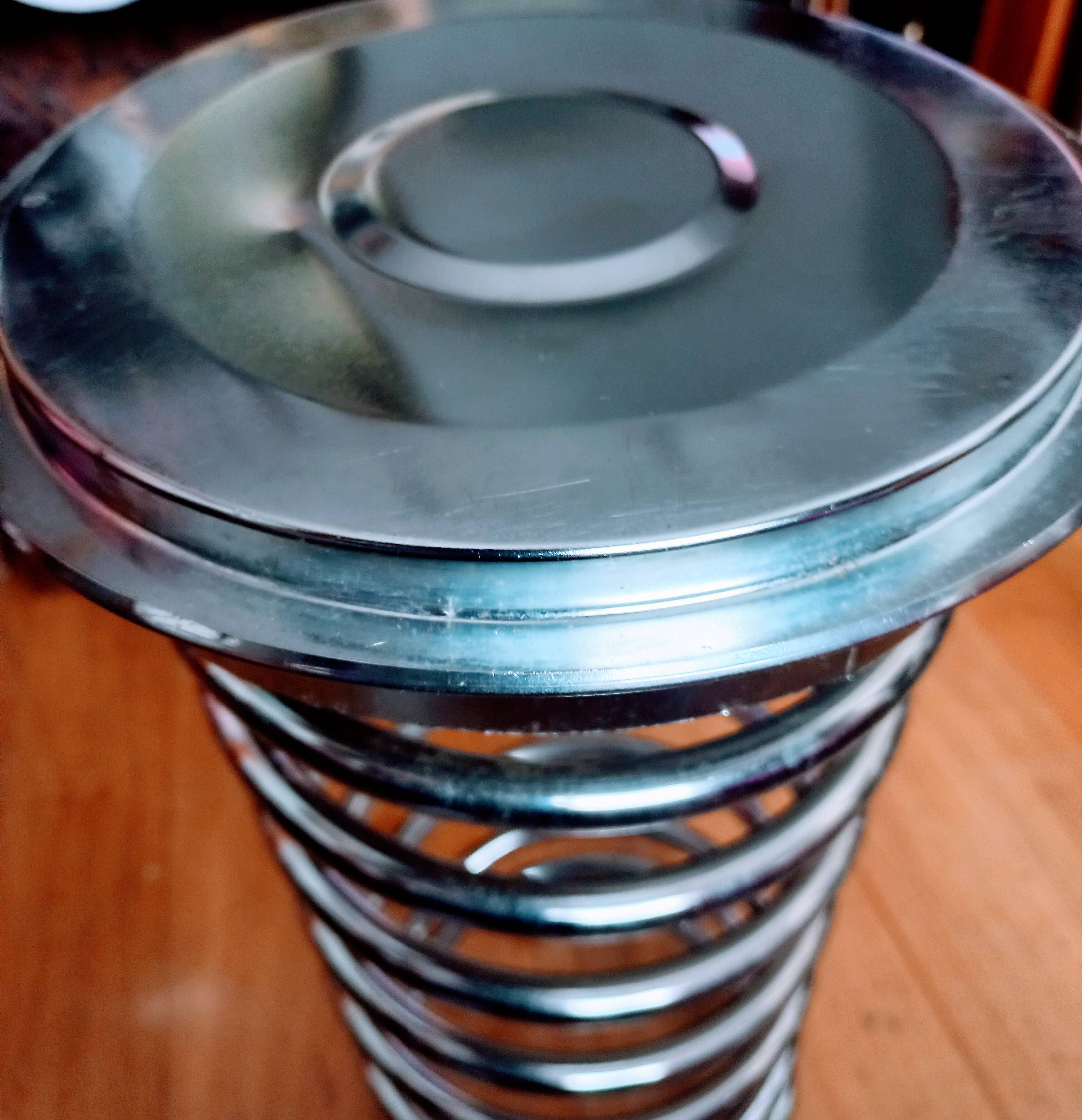Spiral umbrella stand