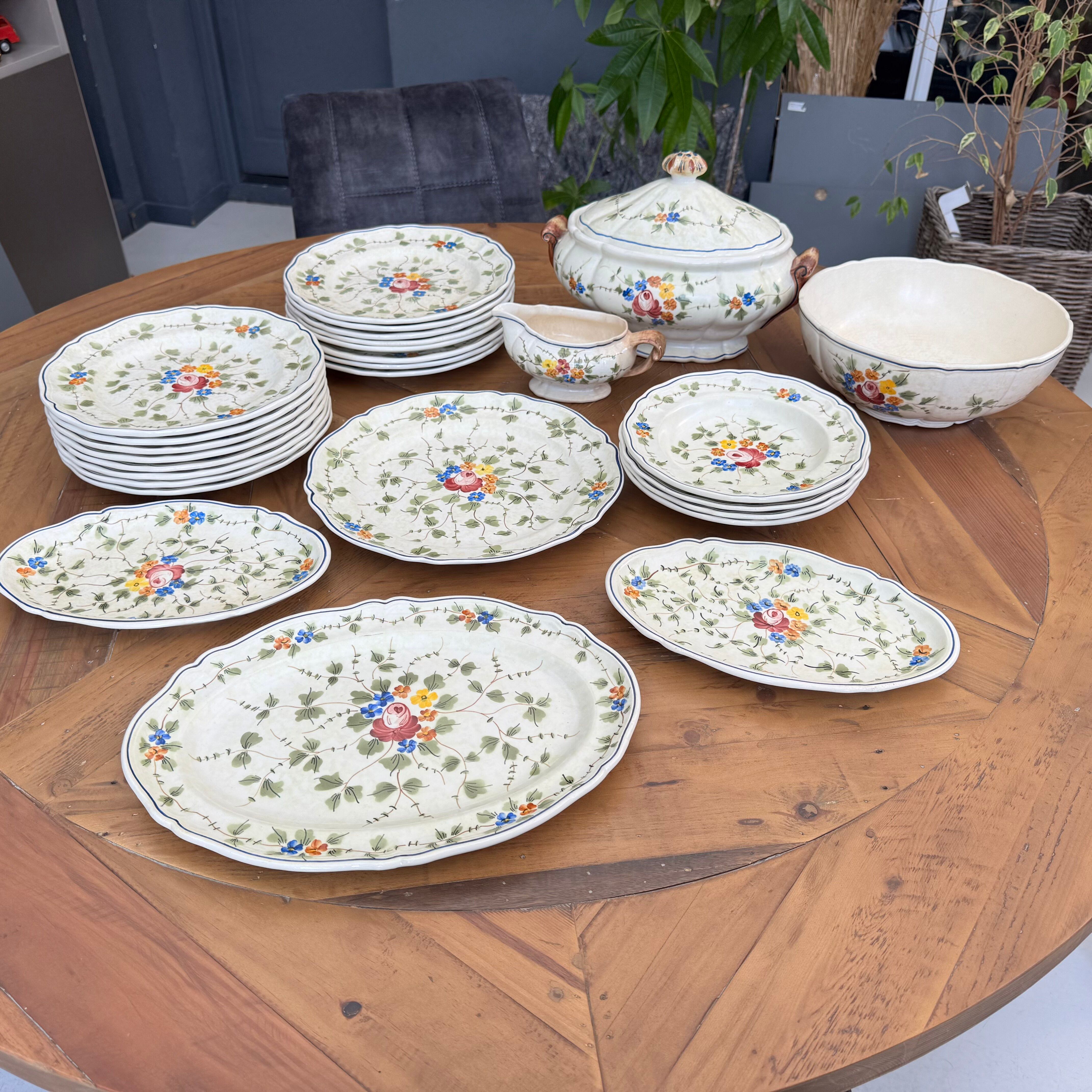 Vintage tableware service from Longchamp, France, 1950, Set of 27