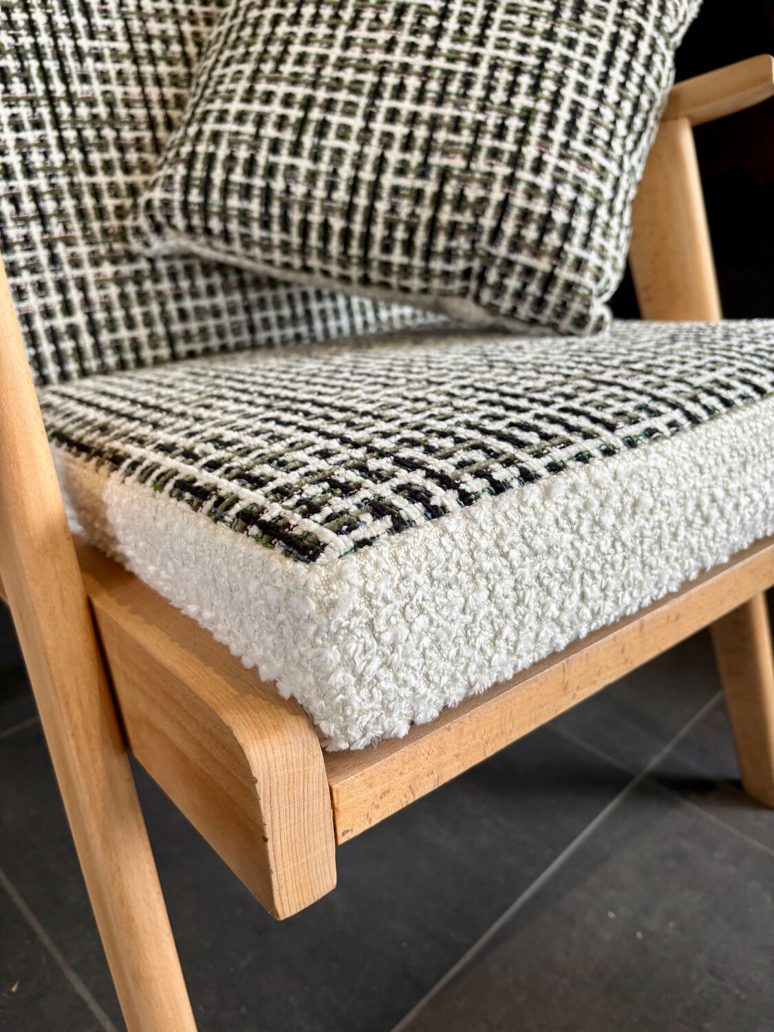 Restored vintage Scandinavian armchair – Casal Collection Tailleur fabric