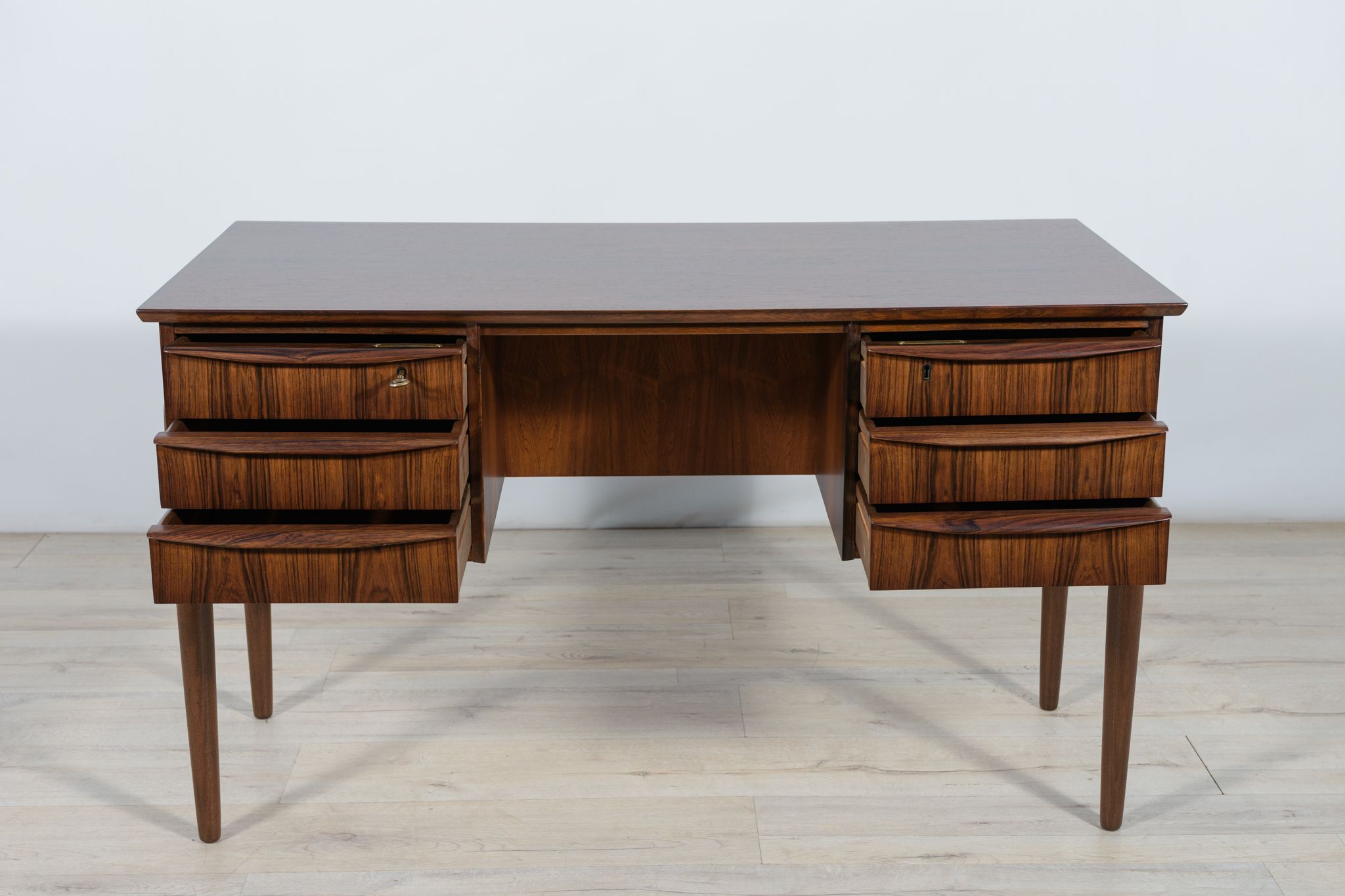 Bureau en palissandre, années 1960