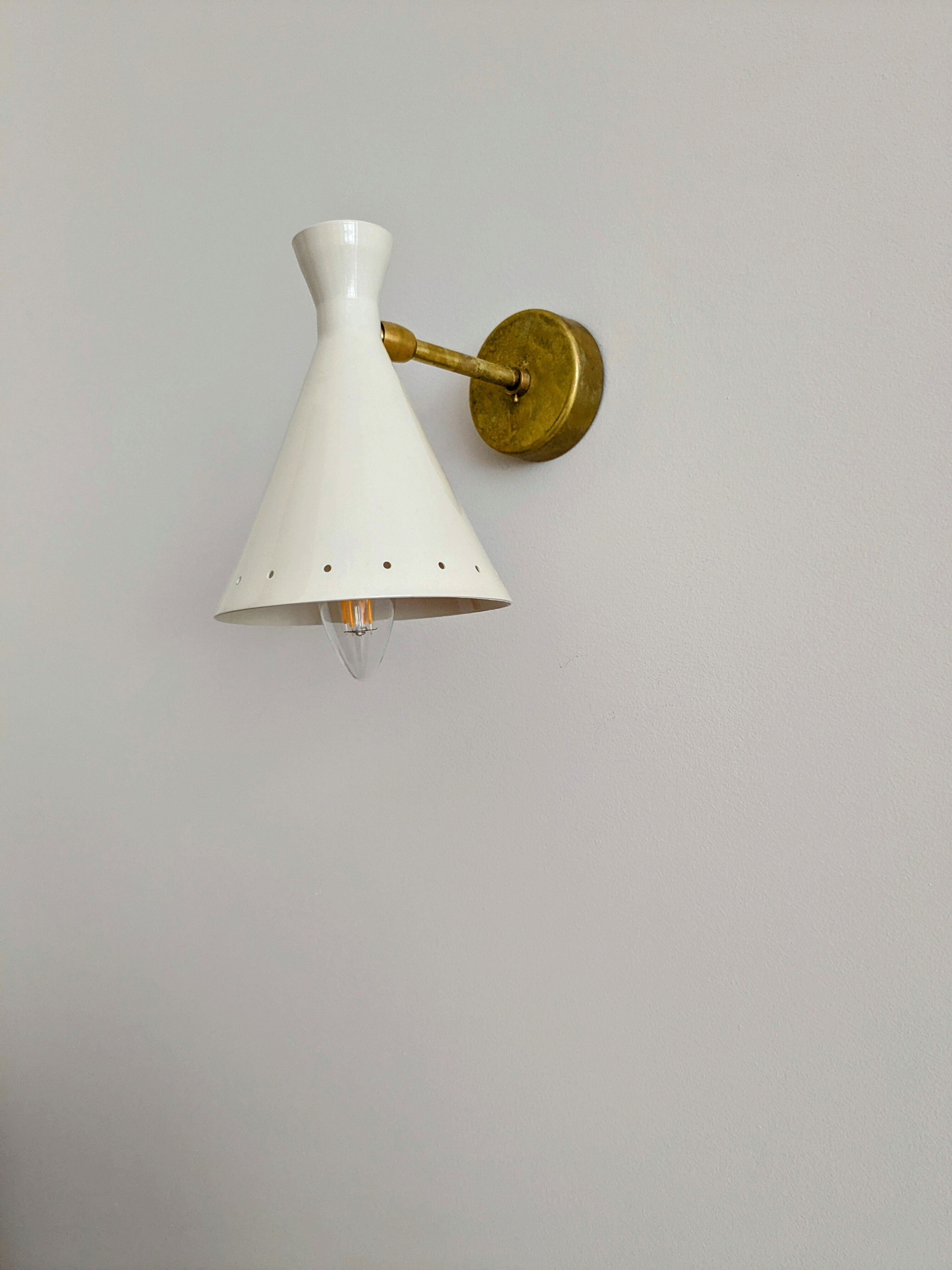 Italian designer wall lamp from the 50s