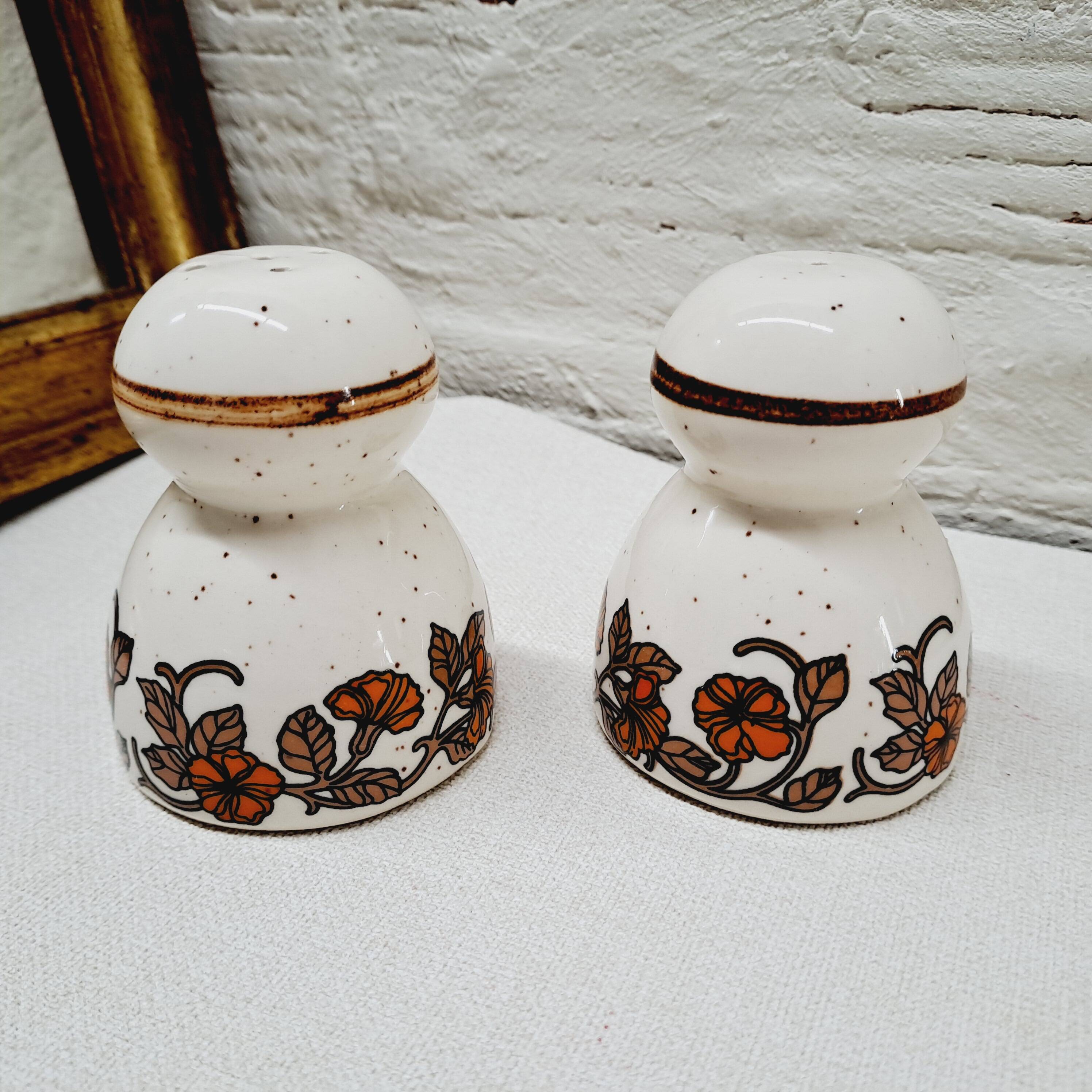 70s salt and pepper shaker set