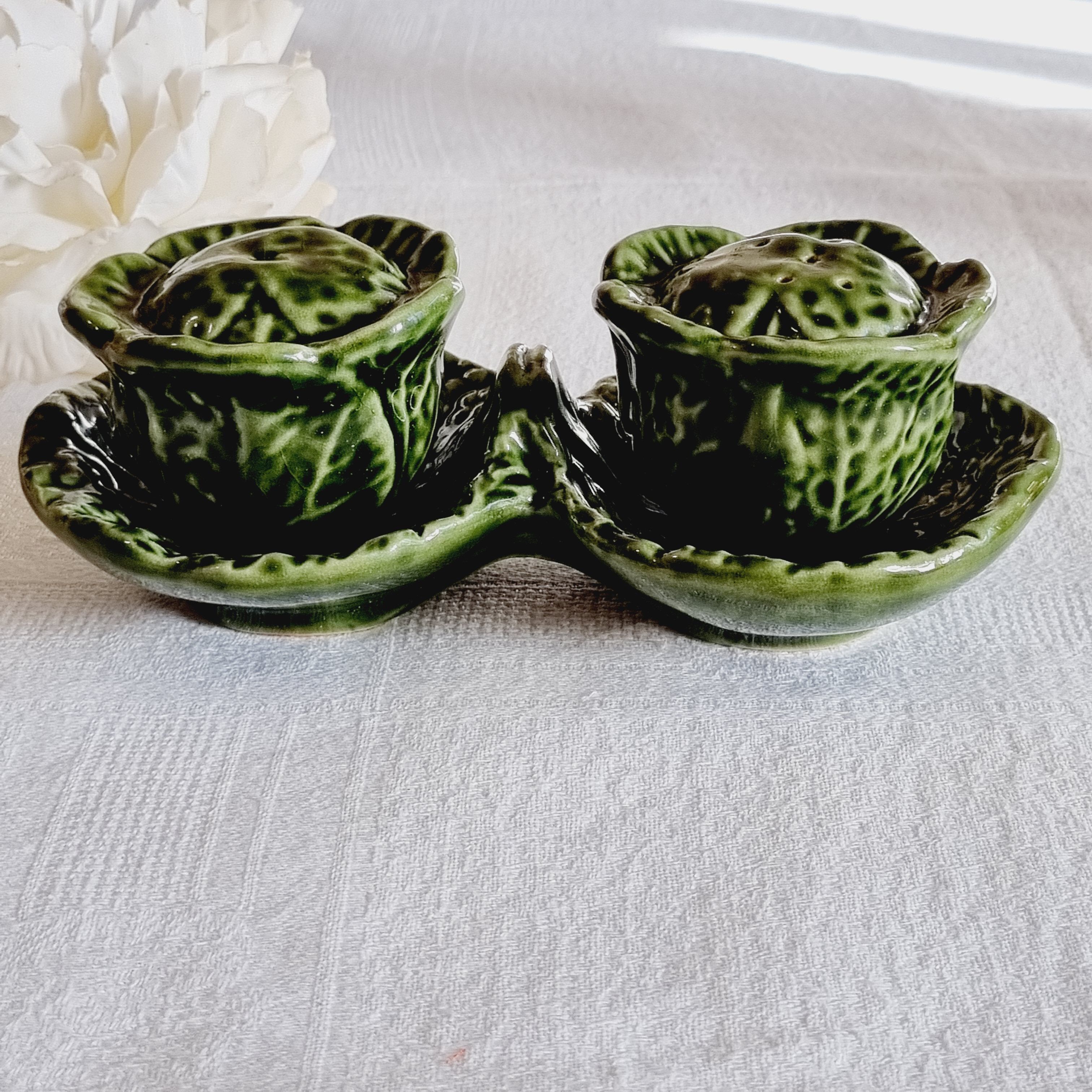Salt and pepper in slurry cabbage