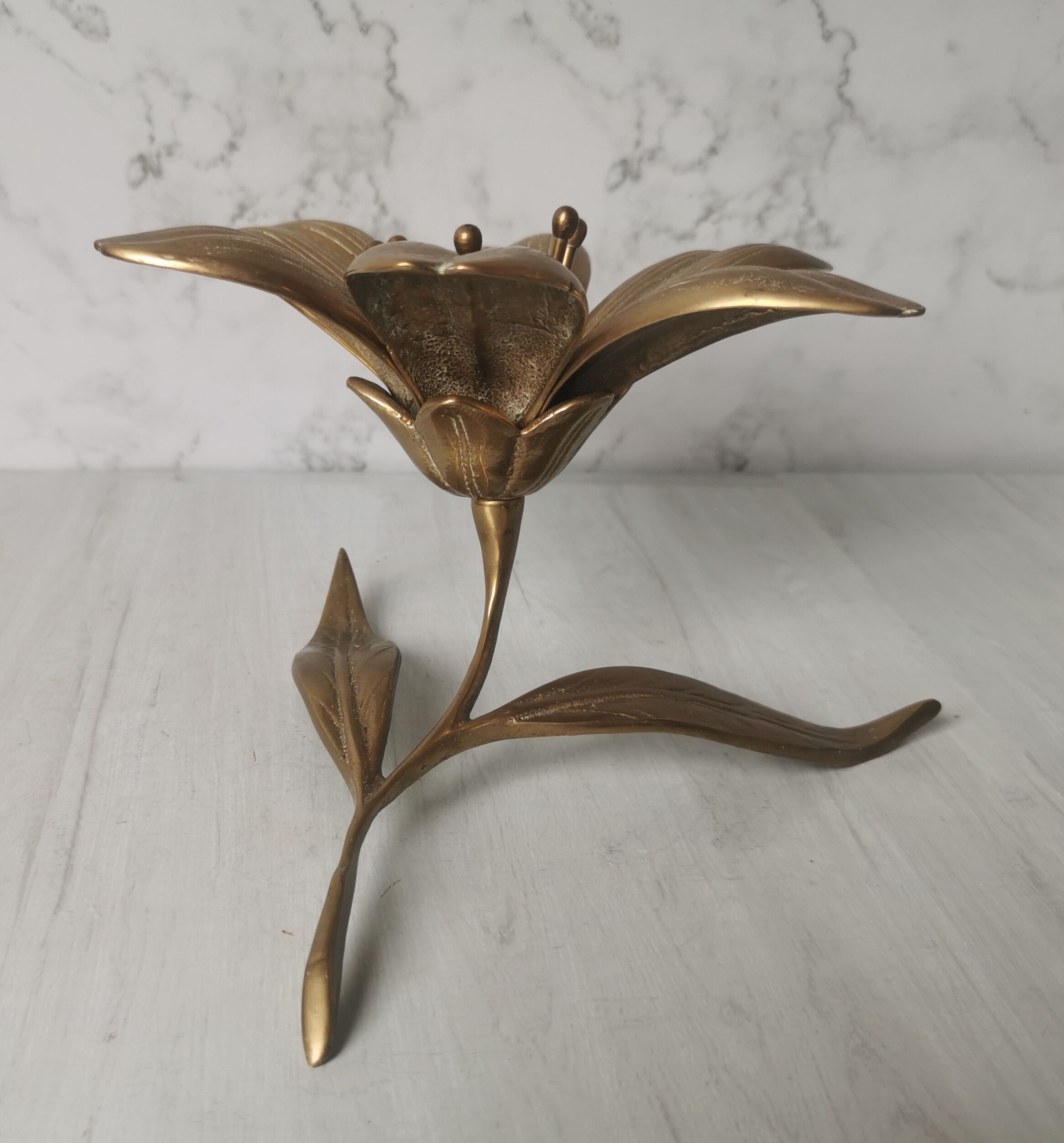 Brass ashtray fleur de lys with petals