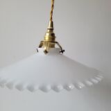 Serrated opaline suspension