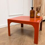 Table basse en plastique orange