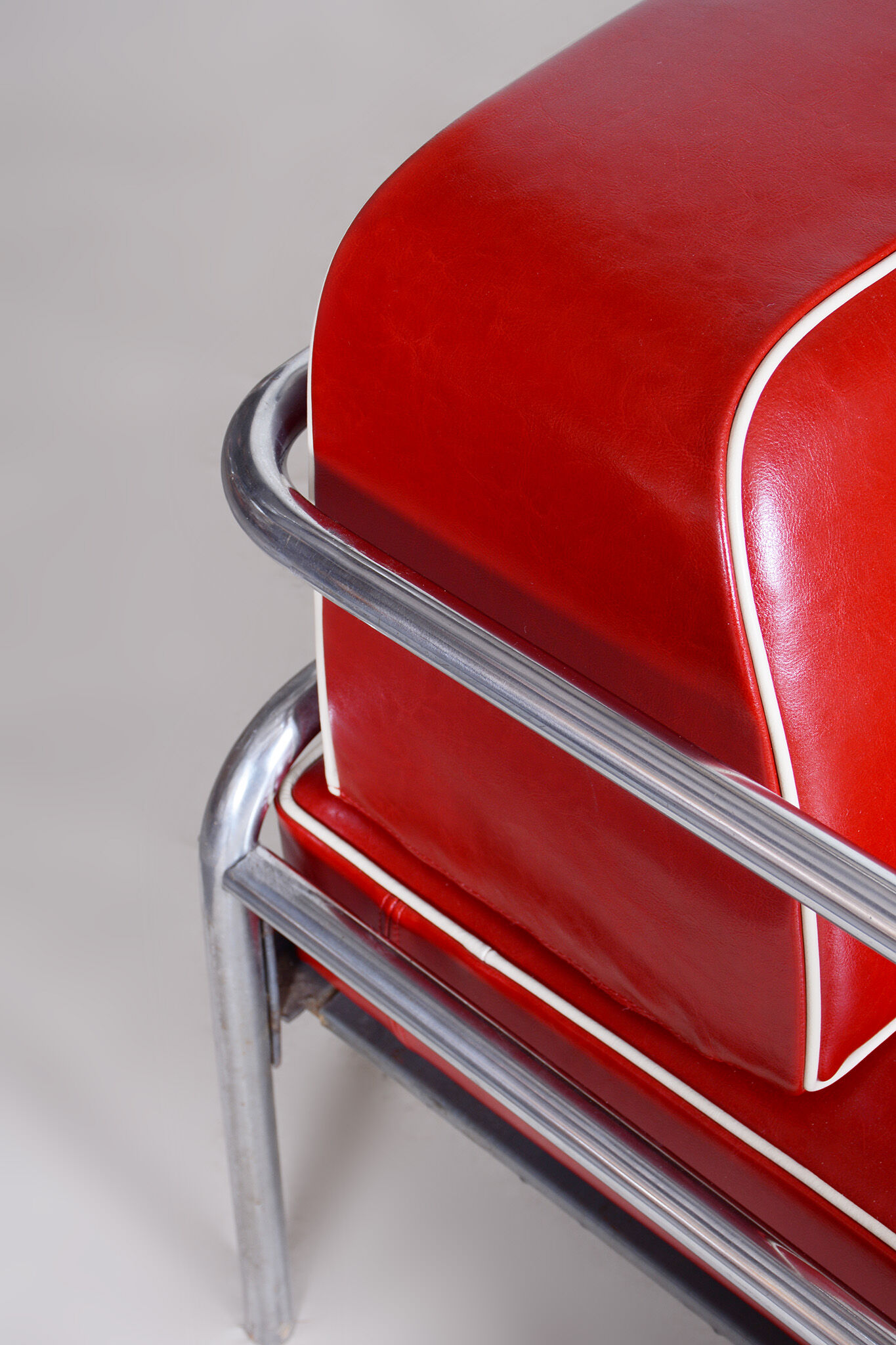 Fully restored red bauhaus sofa, high-quality leather, tubular chrome, 1930s