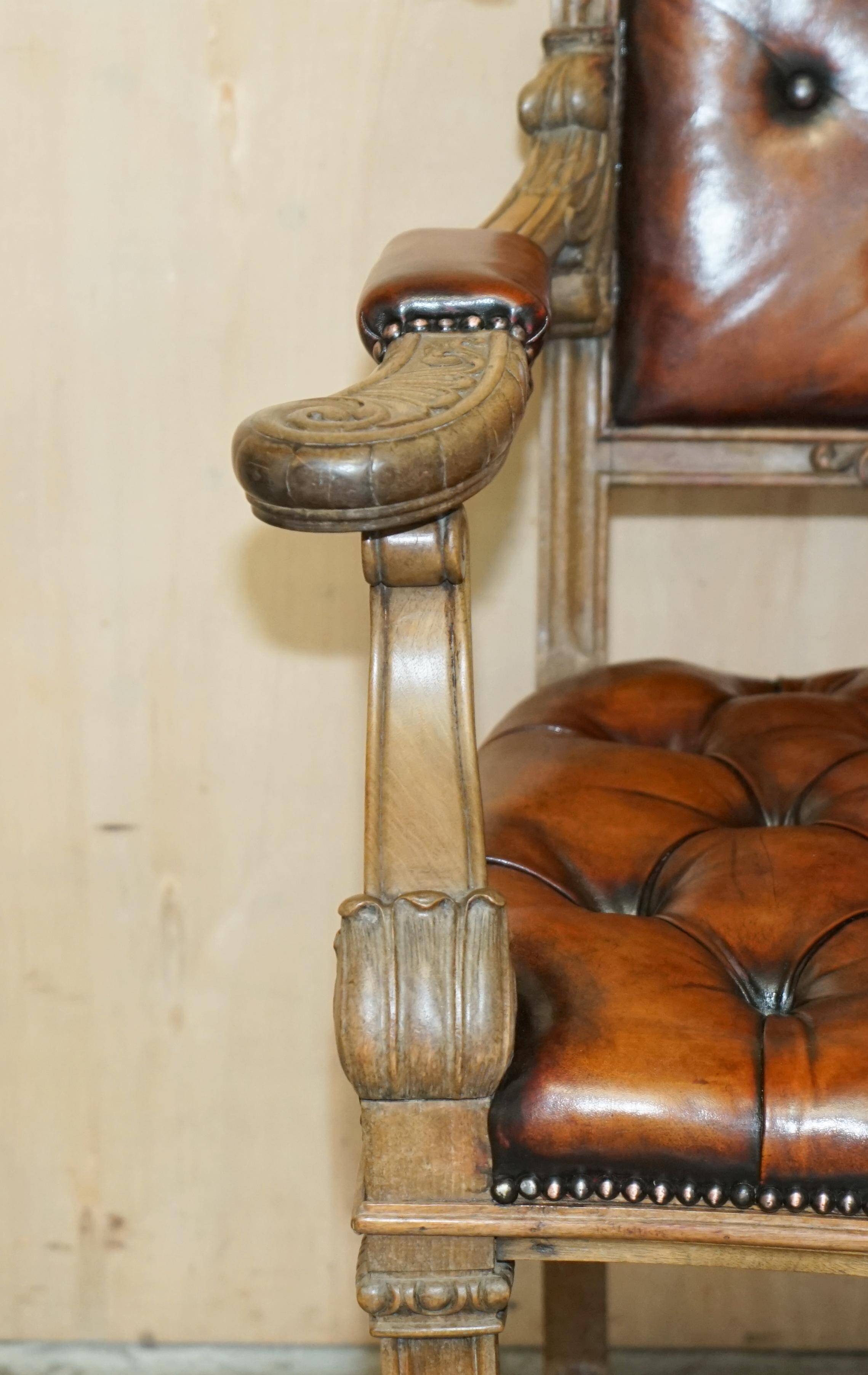 Fauteuil Chesterfield ancien restauré William IV en cuir