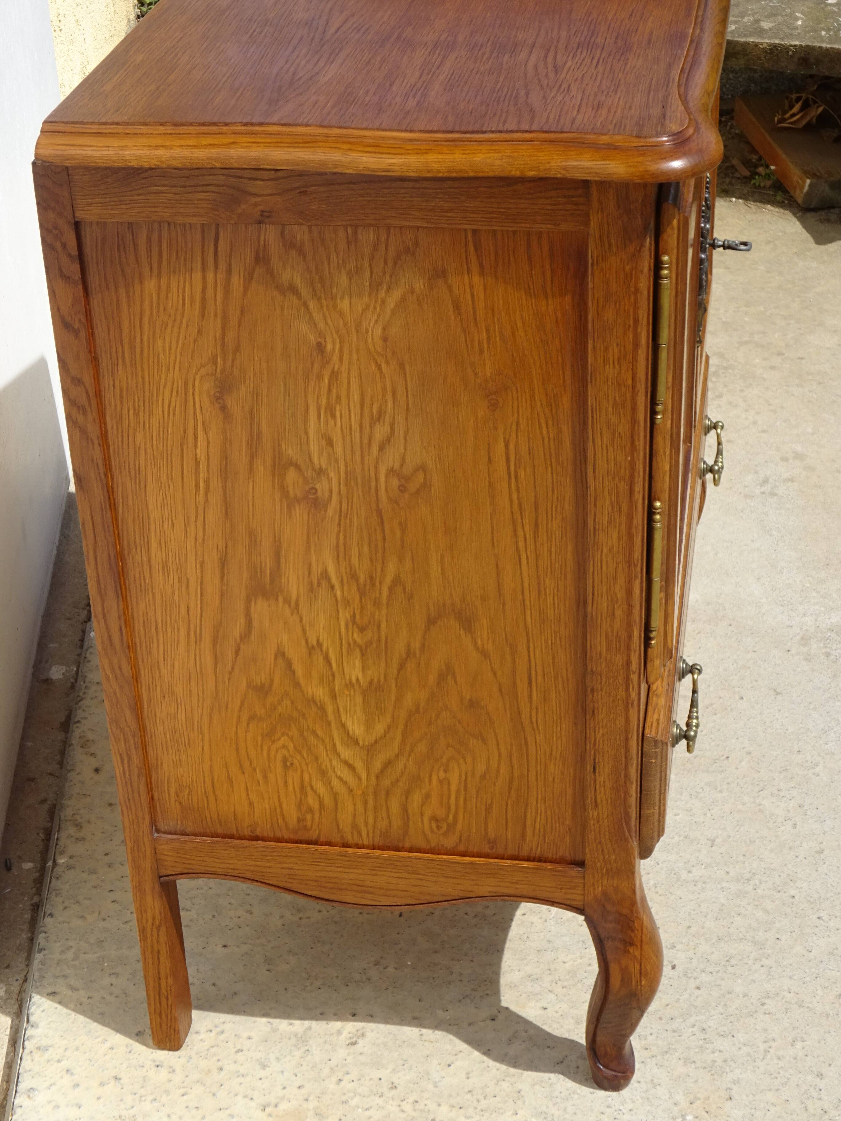 Small oak sideboard, rotating tray