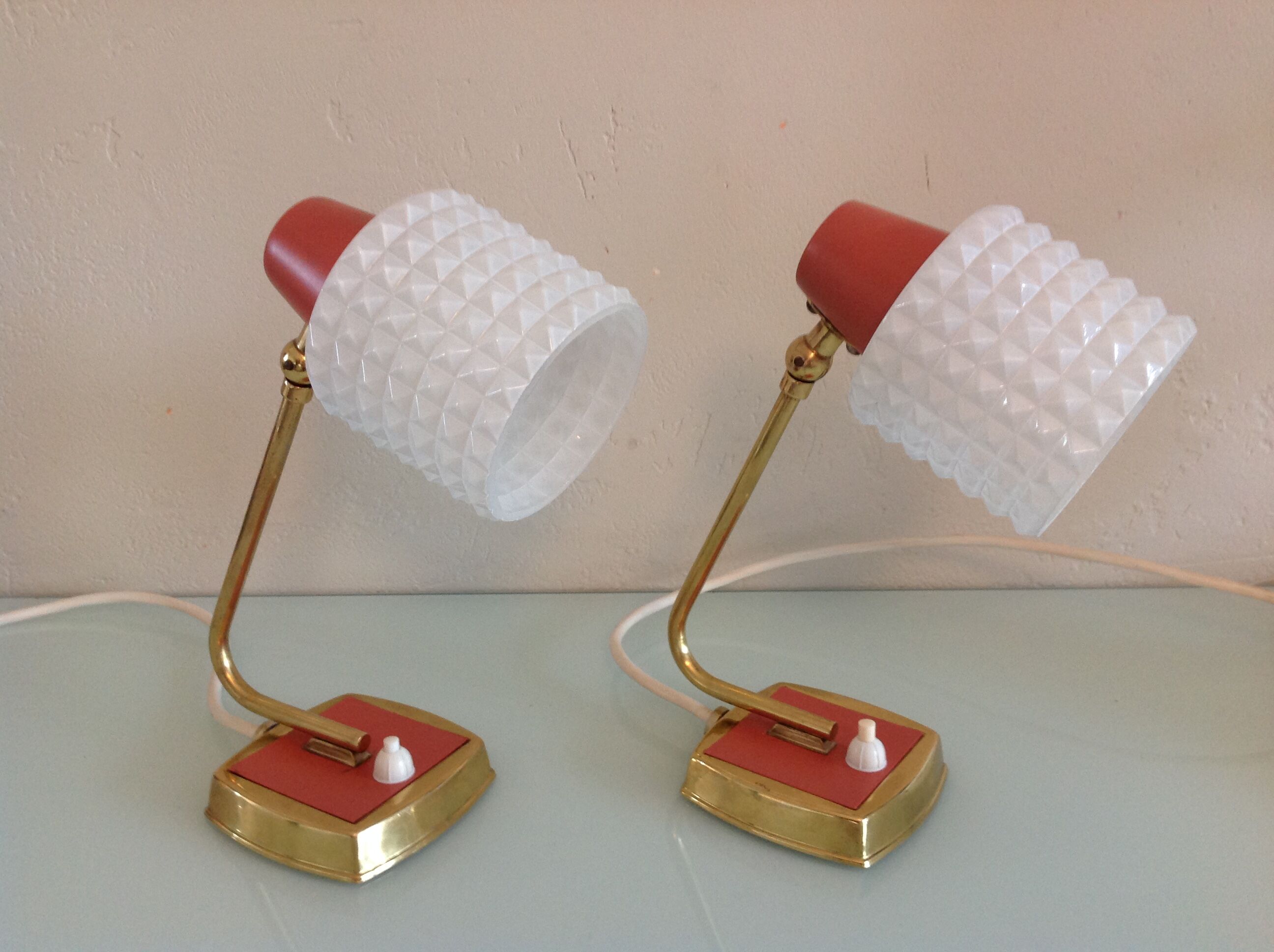 Pair of bedside lamps in structured white opaline and brass, vintage 60