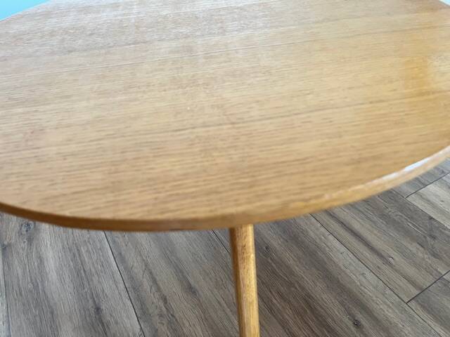 Round coffee table