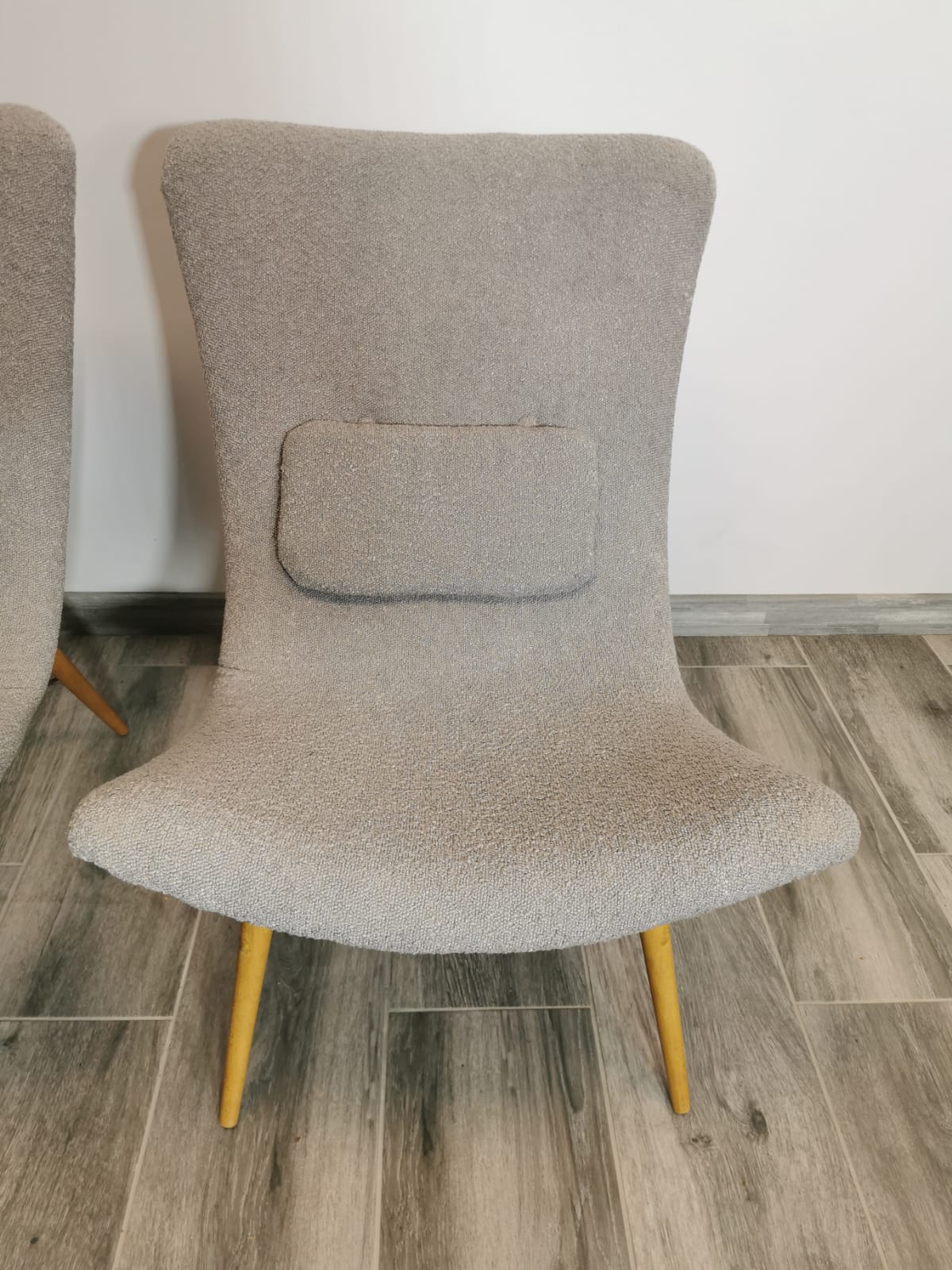 Paire de fauteuils restaurée par Miroslav Navratil
