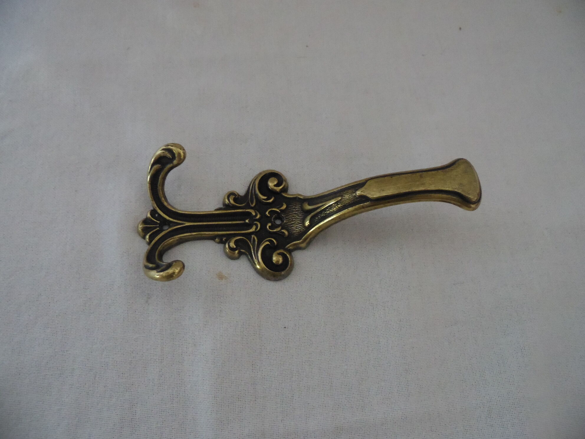 Brass hanging patere