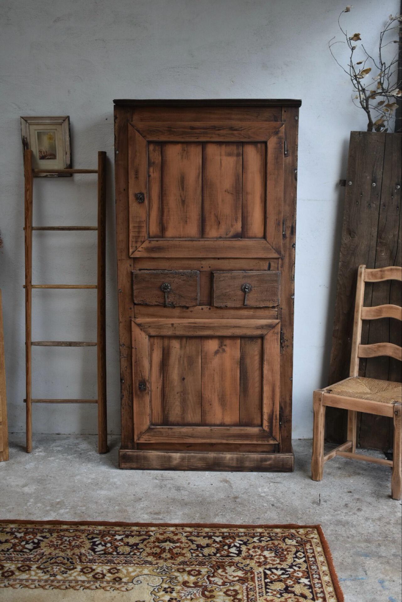 Rustic bonnetière