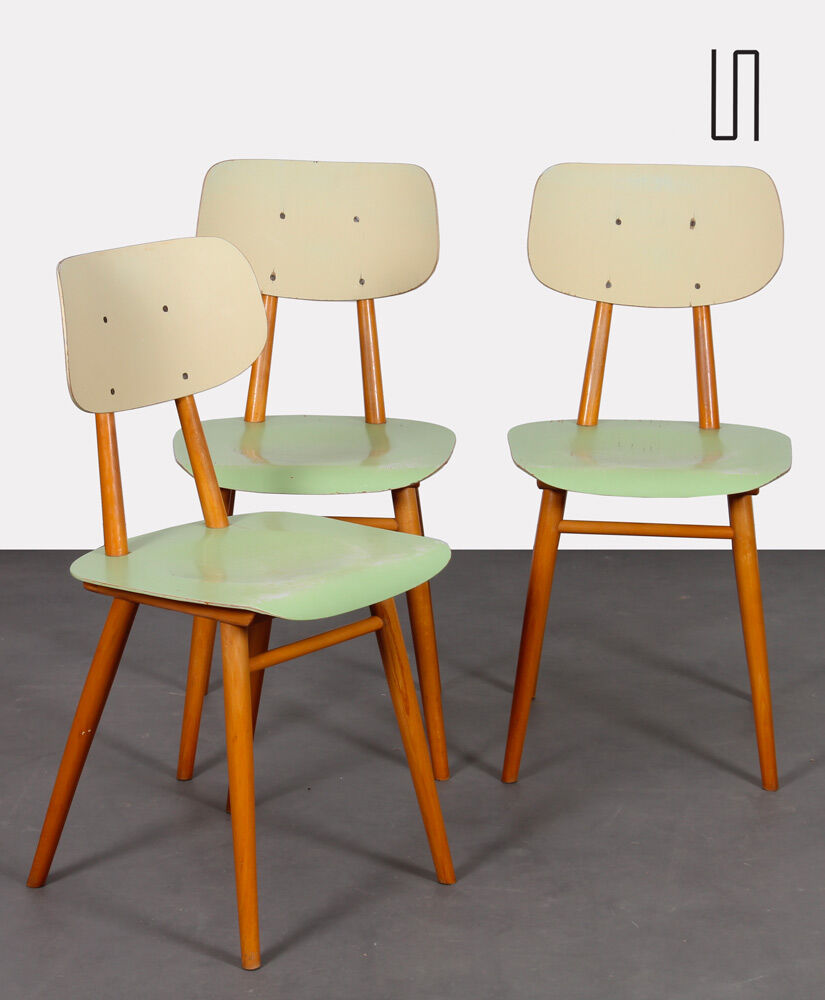 Suite de 3 chaises produites par Ton dans les années 1960