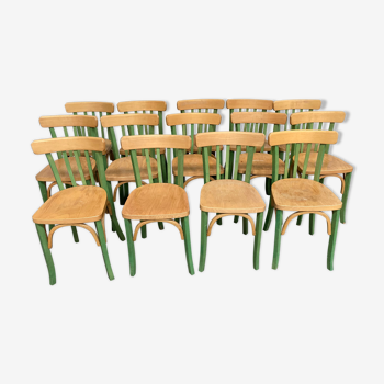 Série de 14 chaises bistrots bicolores