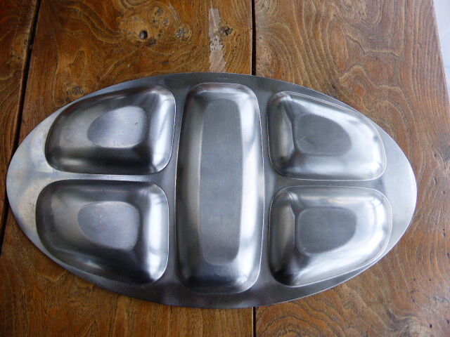 Set 18/10 stainless, has compartments vintage 1970