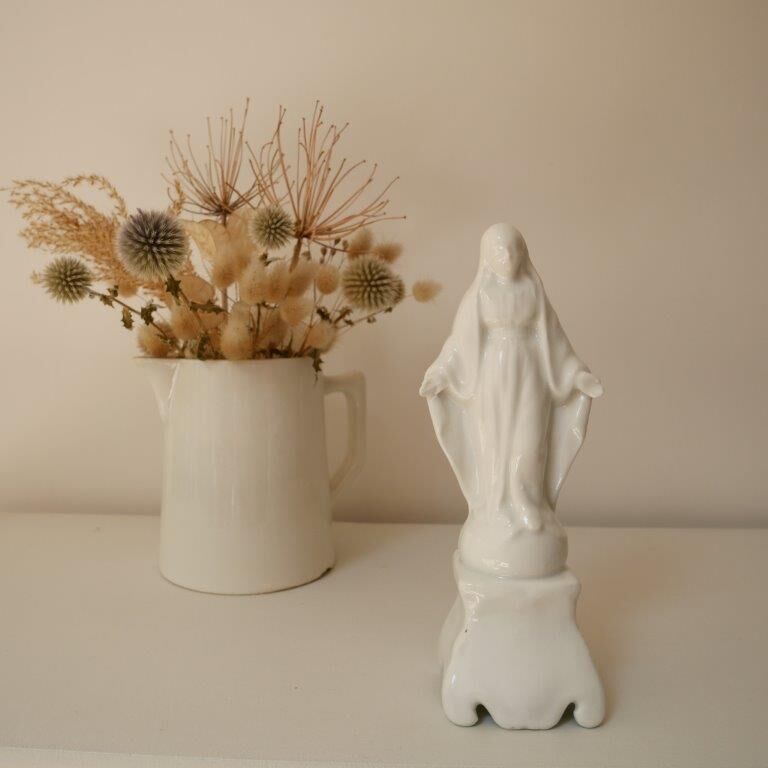 Statue de la Vierge Marie en porcelaine blanche