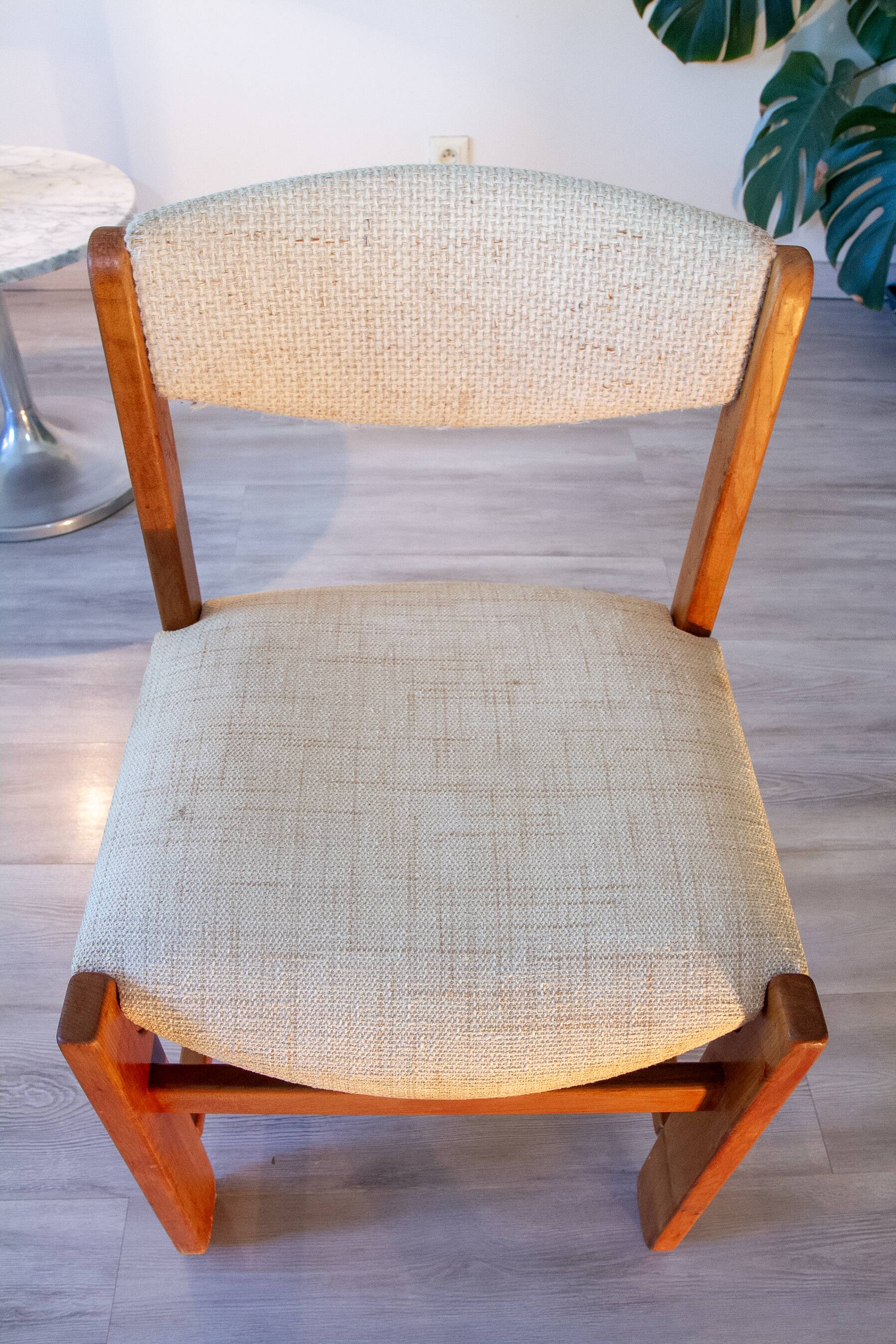 Chair in elm and wool, 1980s.