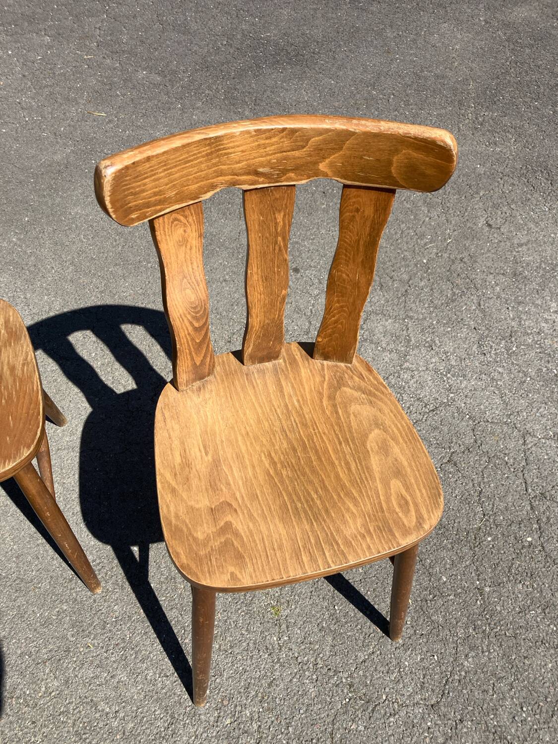 2 chaises bistrot vintage avec estampillées