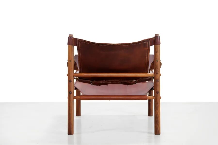 Deux fauteuils Arne Norell Sirocco en palissandre et cuir.