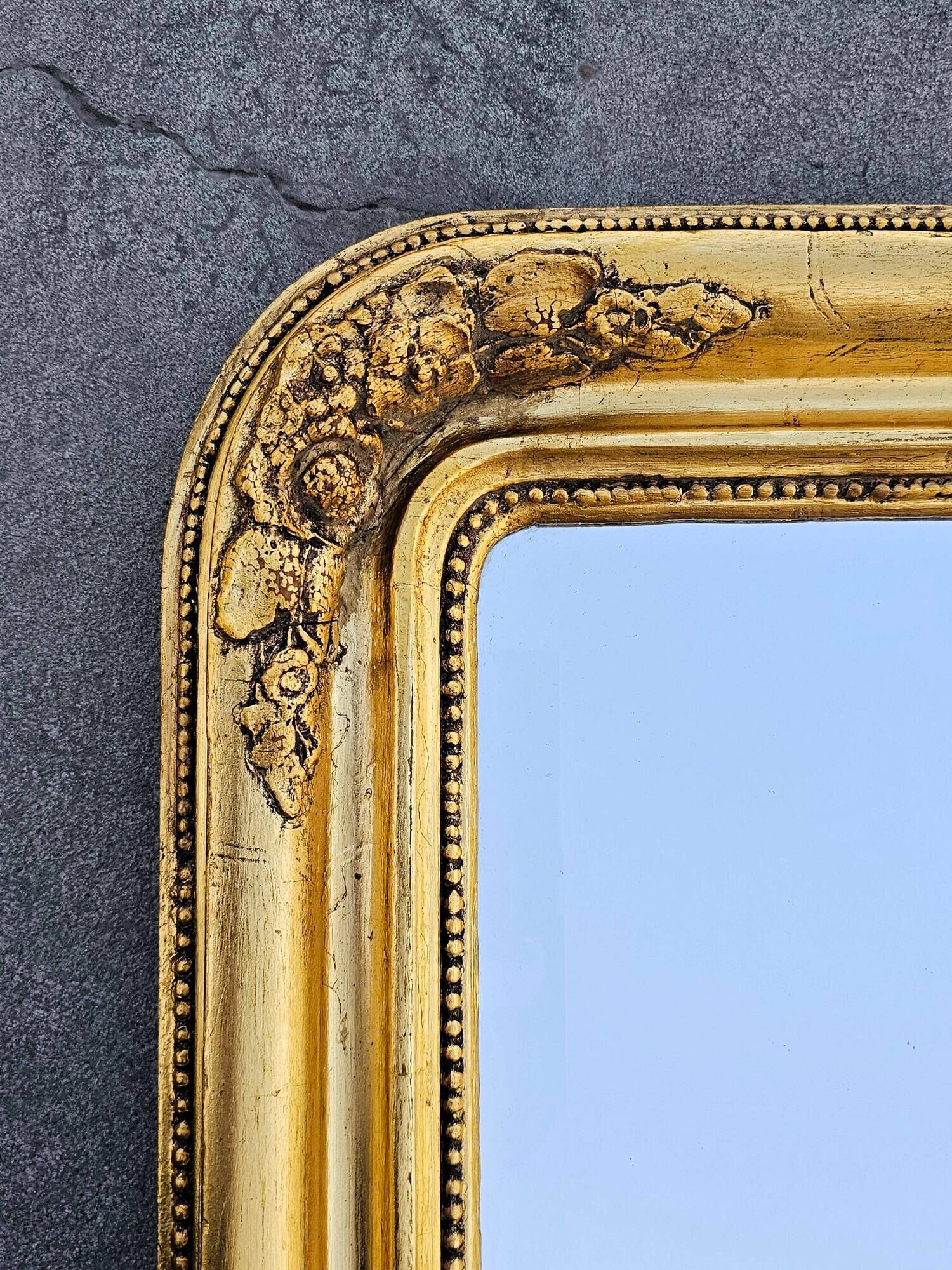 Large Biedermeier gilded mirror in faceted wood, circa 1840.