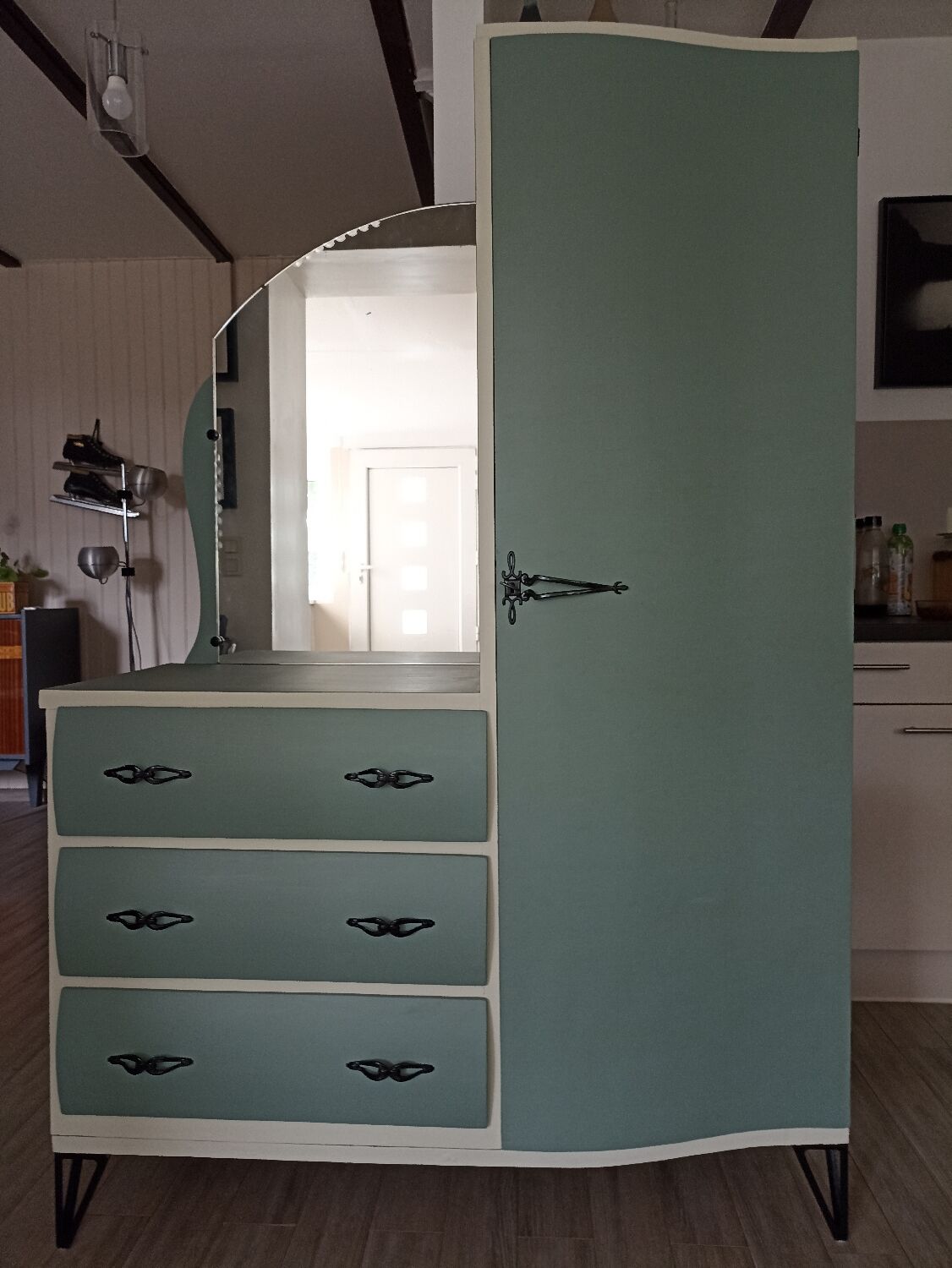 Asymmetrical chest of drawers