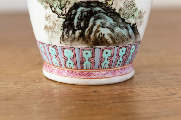 Vase en porcelaine de Chine, famille rose