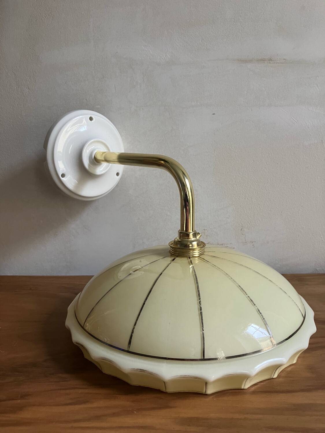 Art deco wall light
