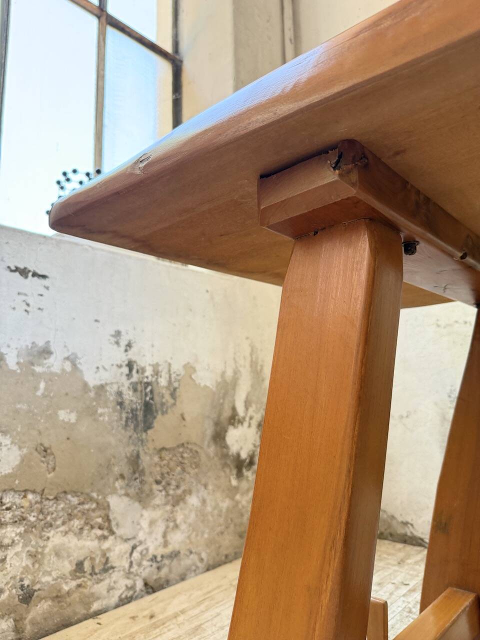 Aranjou farmhouse table in blond elm, 1950s