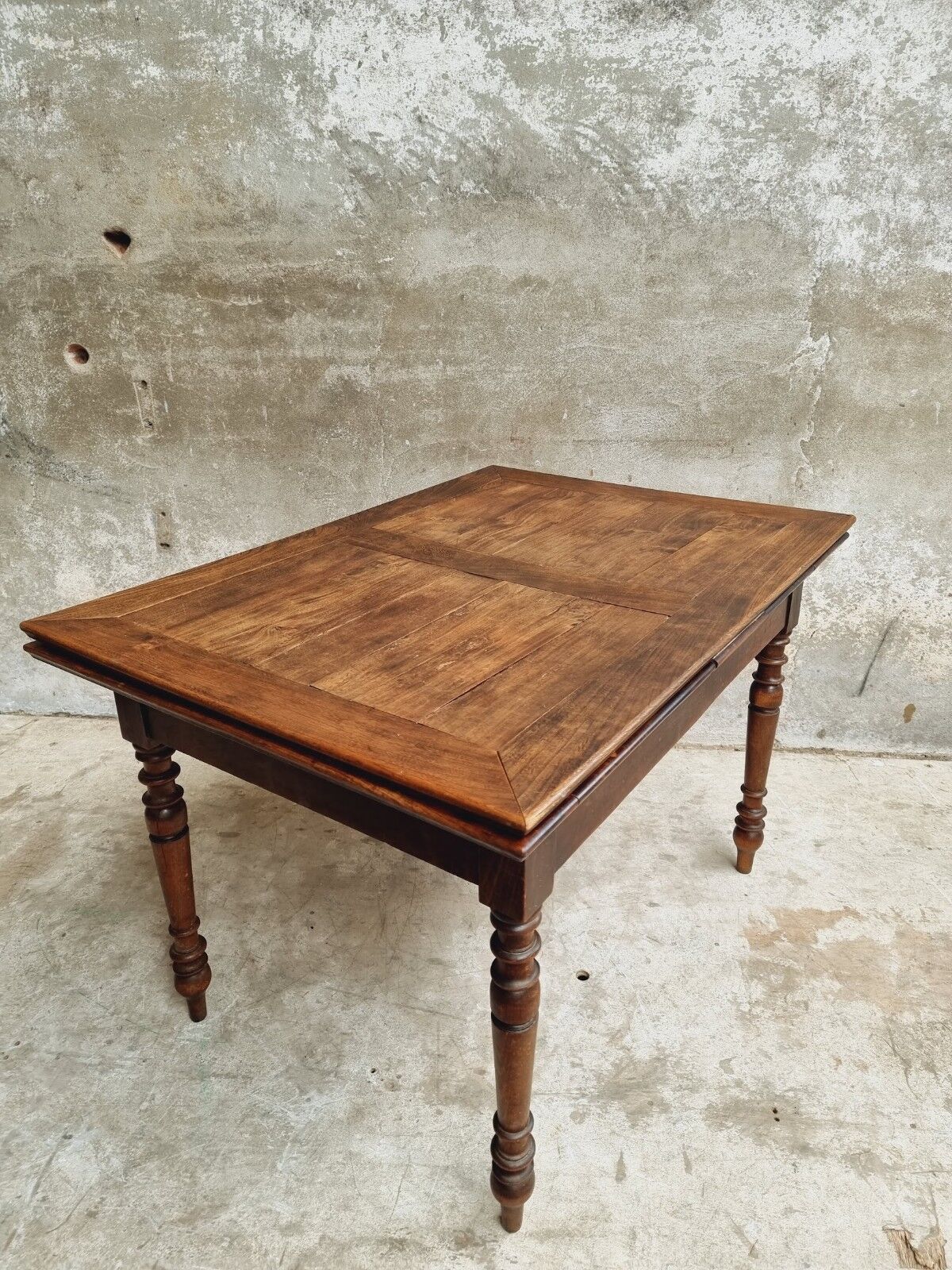 Extendable dining table elm wood