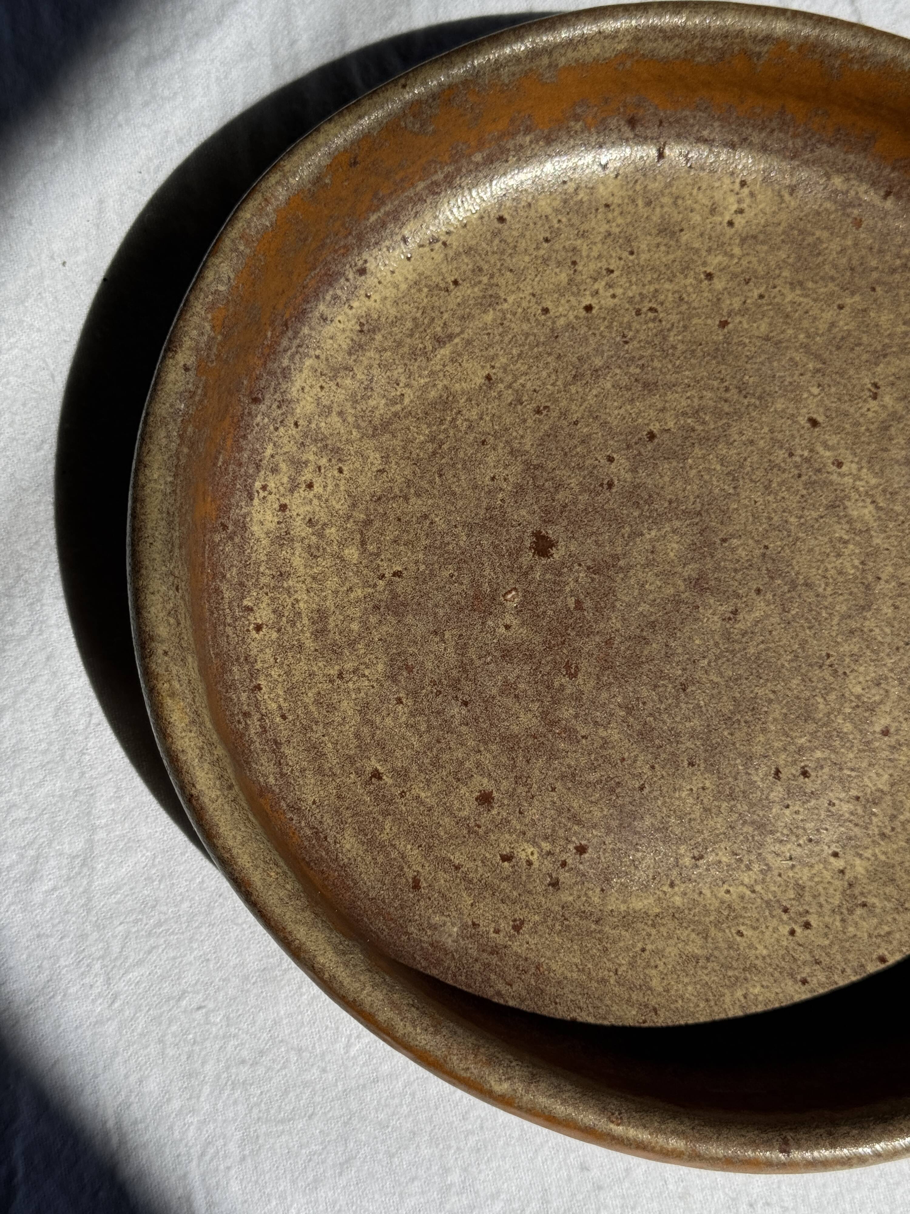 A small vintage circular stoneware deep dish D19