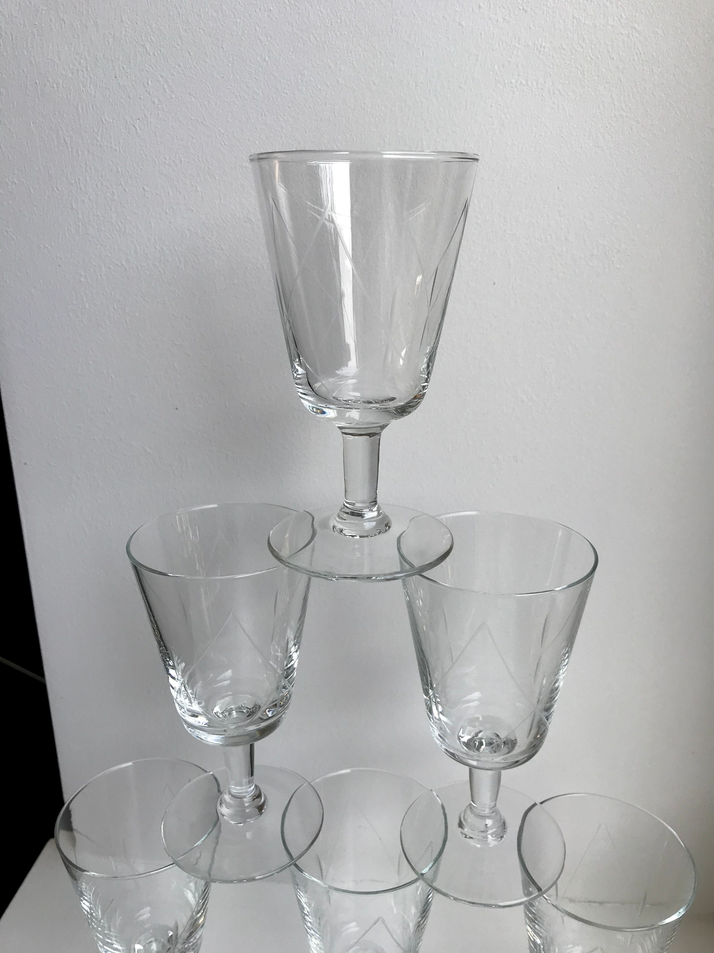 Set of 6 crystal wine glasses engraved 60s