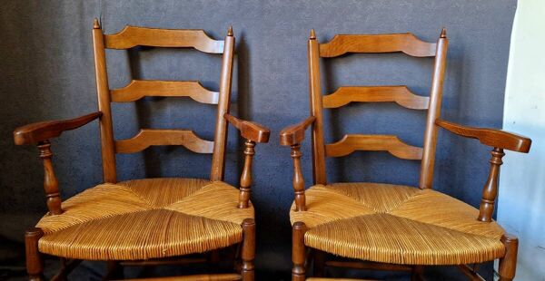 Paire de fauteuils de style provençal en chêne