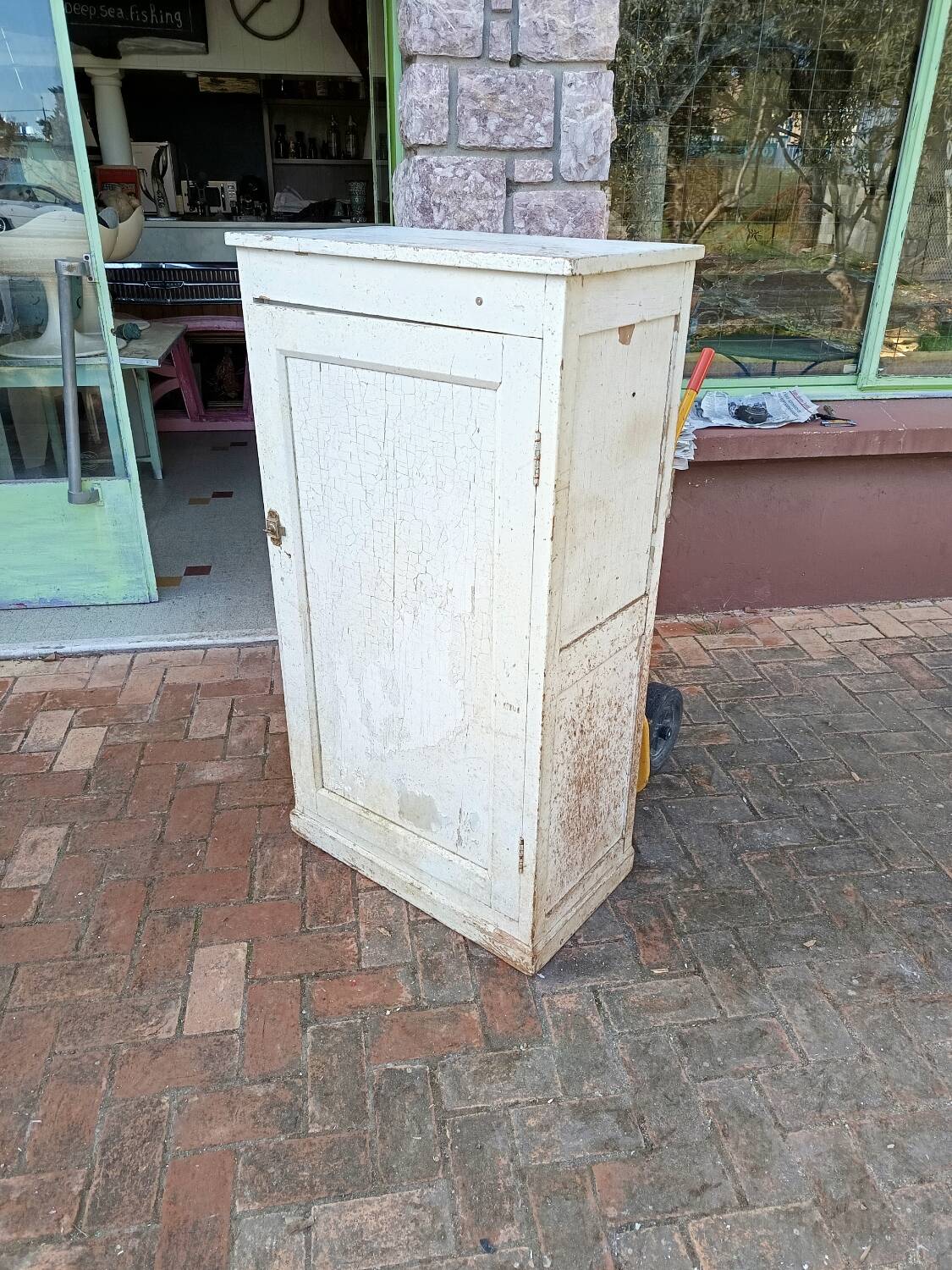 Petite Armoire parisienne