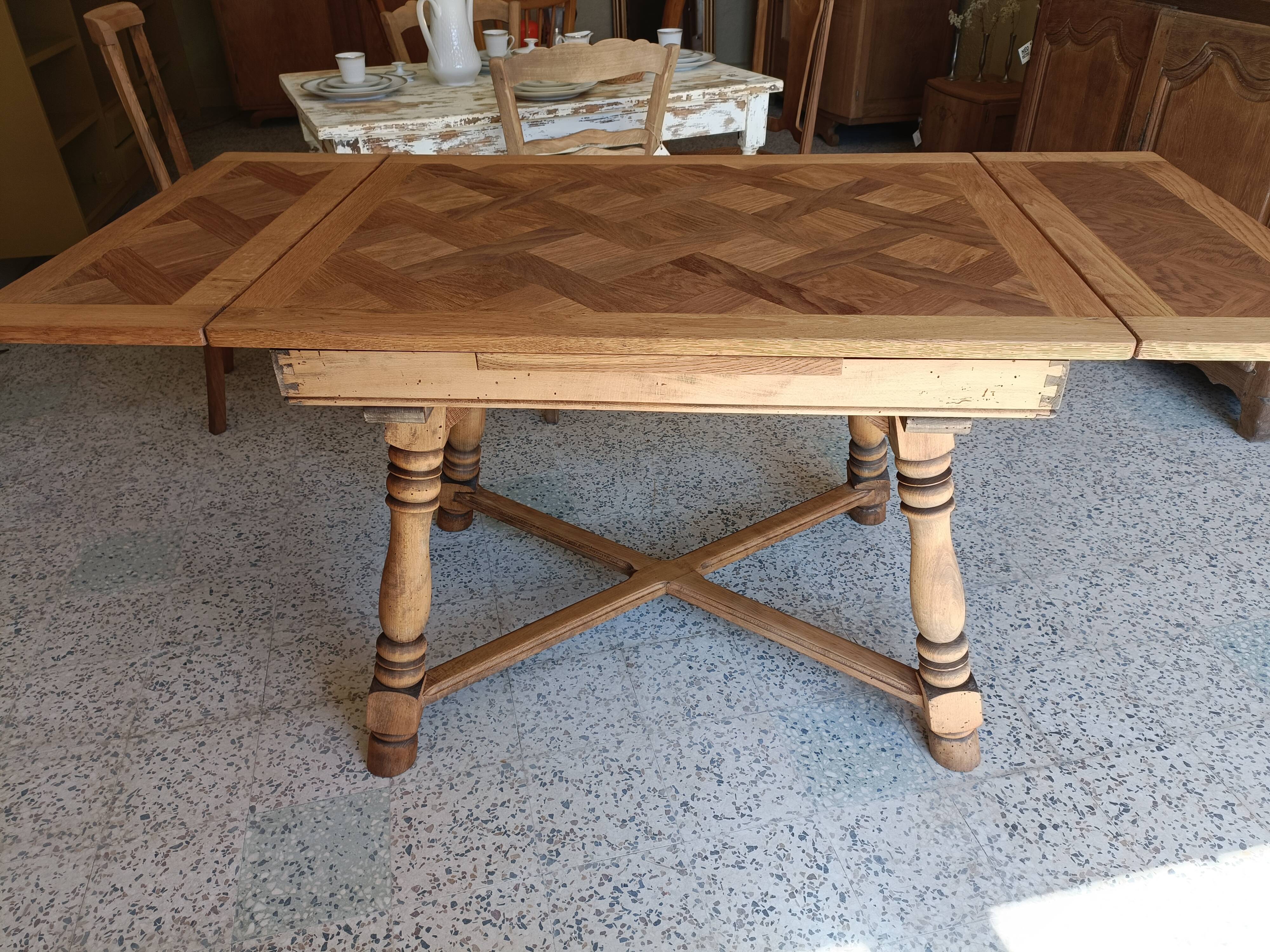 Table avec rallonges intégrées rénovée